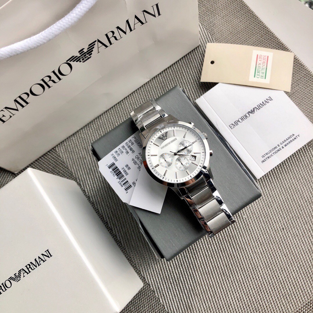 阿玛尼Armani手表官方正品授权 全国联保 支持专柜验货 Armani AR2458阿玛尼经典休闲商务款，316钢表带，白色表盘，三眼设计，带日期，316钢表带石英表，表盘直径43mm 矿物质玻璃镜面，清晰高透，设计超级精致，表盘表带都十分简约大气，整个气质马上不一样了，小红书剁手款，男神钟爱款，上班不失风度，体现男性硬朗之风和成熟稳重的气质，休闲商务不二之选