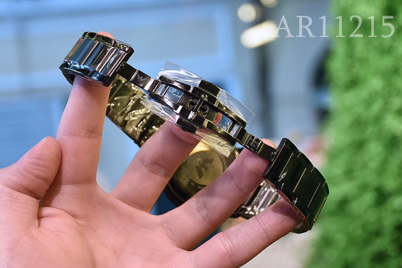 阿玛尼Armani手表官方正品授权 全国联保 支持专柜验货 阿玛尼Armani    型号：Ar11215 表壳：316L精钢 表镜：强化矿物质玻璃 表带：316L精钢 表扣：双按扣 尺寸：43mm*11mm  湛蓝沉稳的配色 新颖偏三眼多功能表盘 商务风又不失时尚感的男士腕表