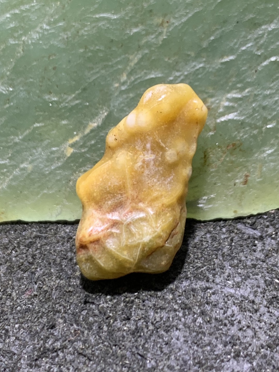 精美戈壁筋脉石小原石一颗