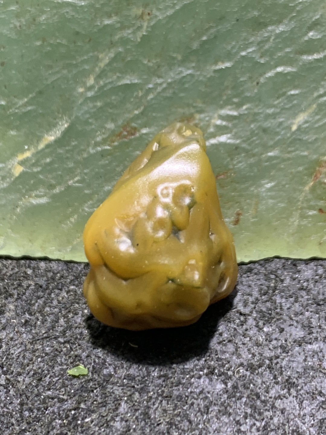 精美戈壁筋脉石小原石一颗