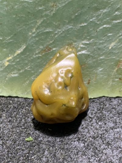 精美戈壁筋脉石小原石一颗 - 精美戈壁筋脉石小原石一颗