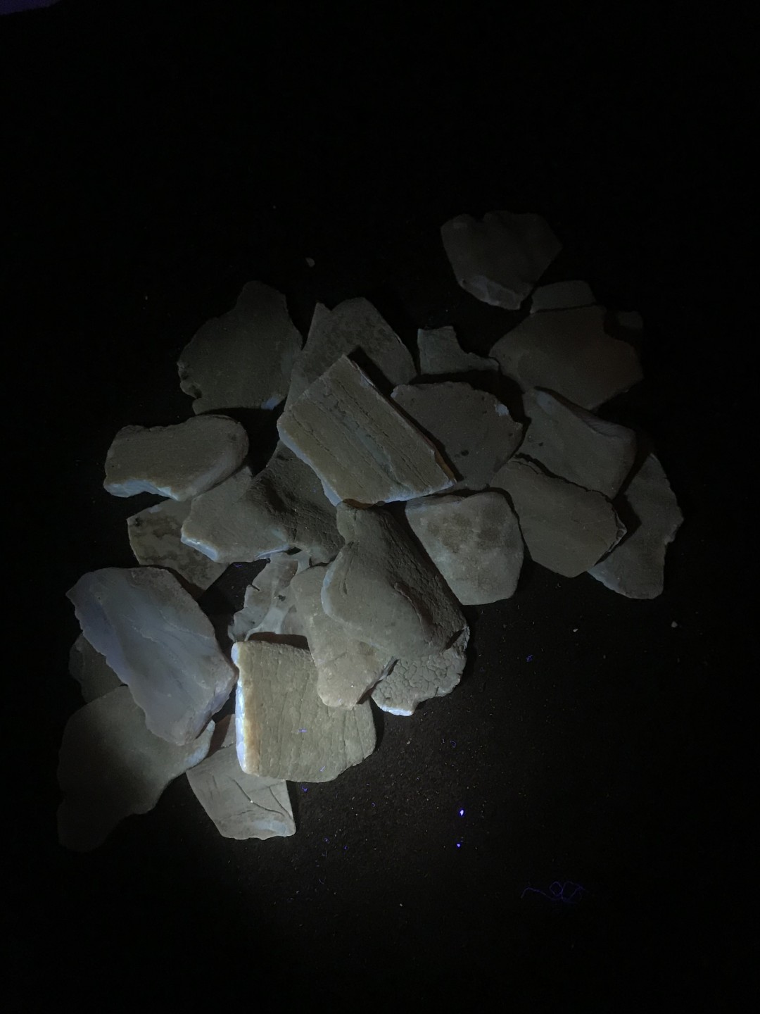 乌克兰3克以下蜜蜡原石一组，
