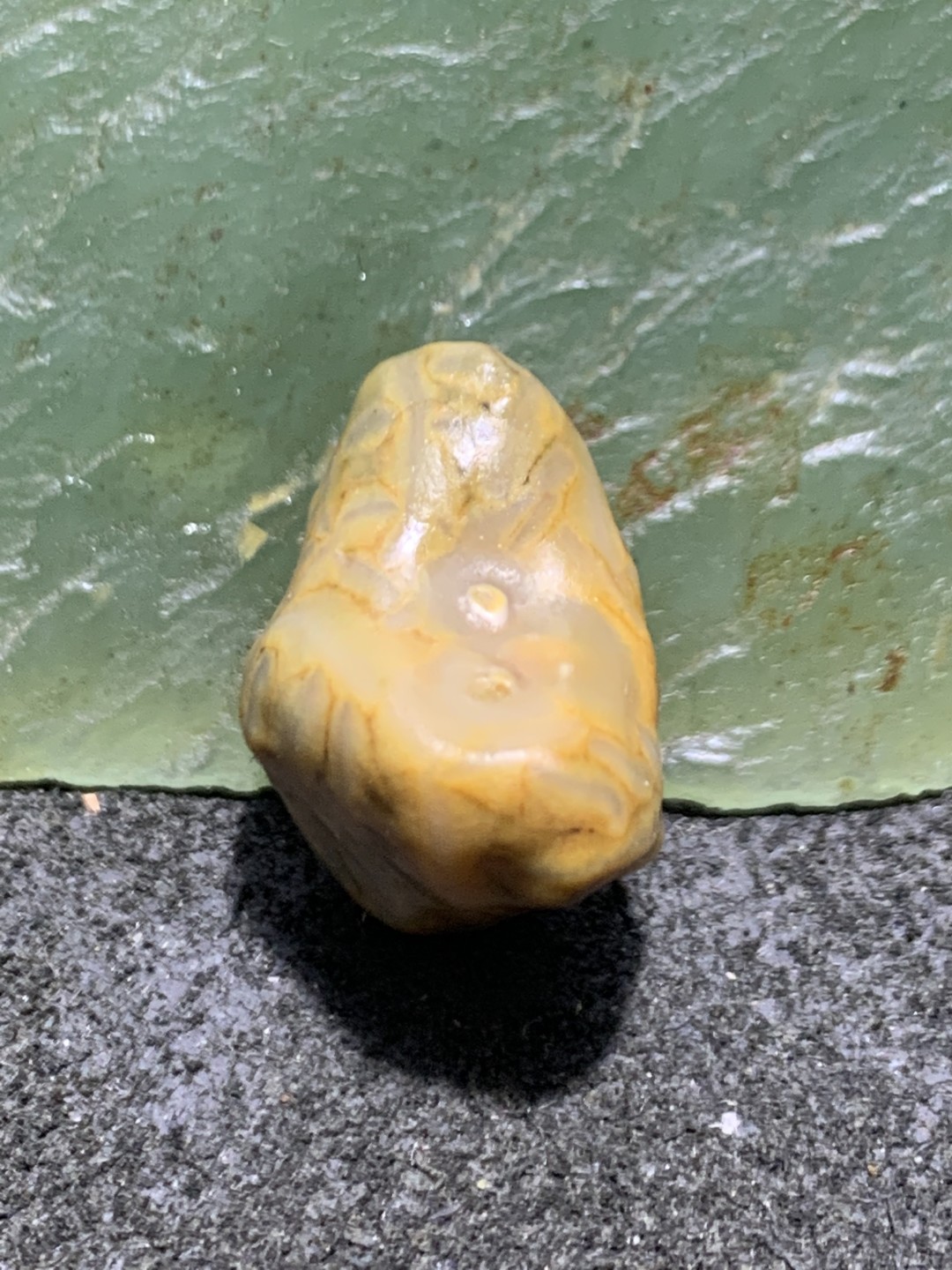 精美戈壁筋脉石小原石一颗，