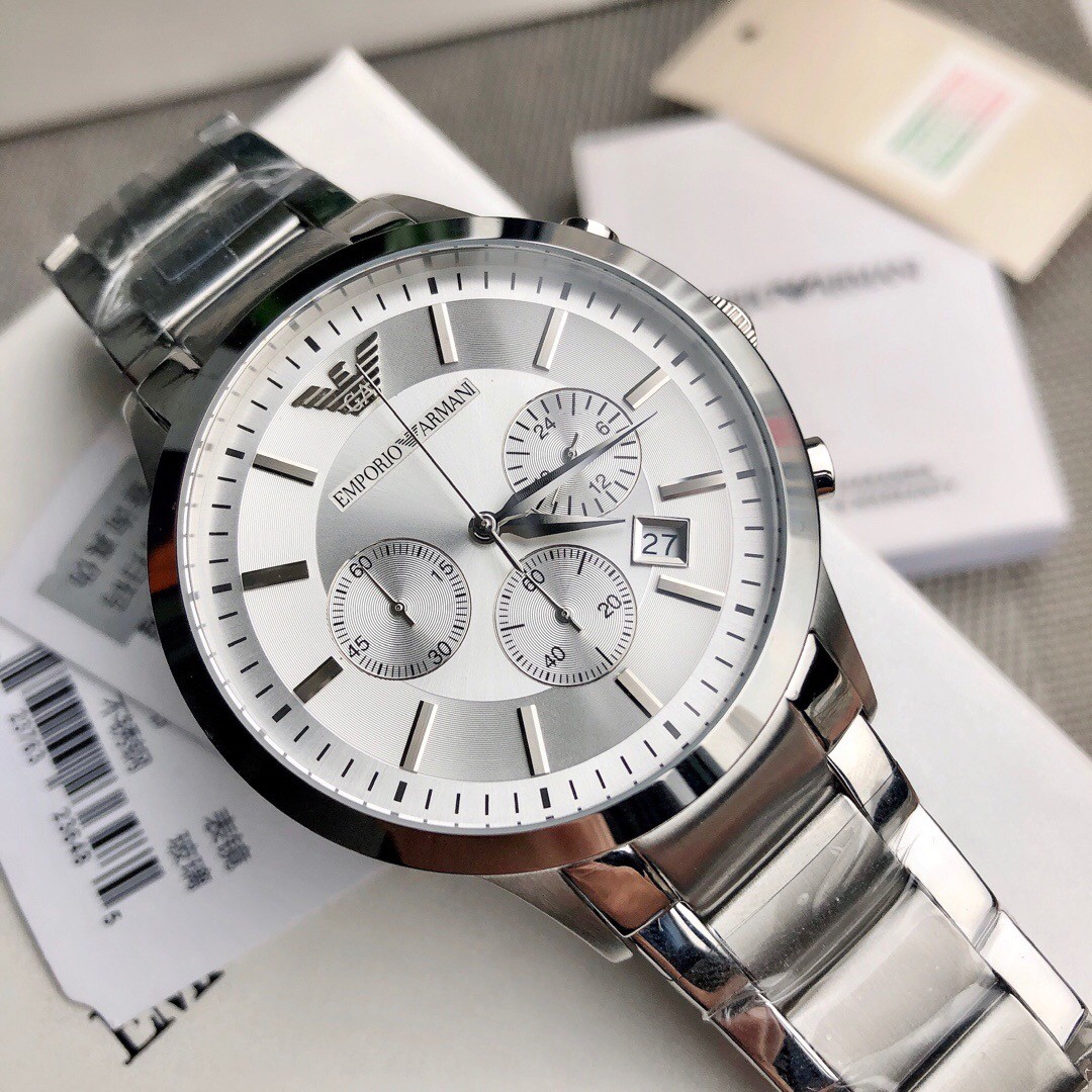 阿玛尼Armani手表官方正品授权 全国联保 支持专柜验货 Armani AR2458阿玛尼经典休闲商务款，316钢表带，白色表盘，三眼设计，带日期，316钢表带石英表，表盘直径43mm 矿物质玻璃镜面，清晰高透，设计超级精致，表盘表带都十分简约大气，整个气质马上不一样了，小红书剁手款，男神钟爱款，上班不失风度，体现男性硬朗之风和成熟稳重的气质，休闲商务不二之选