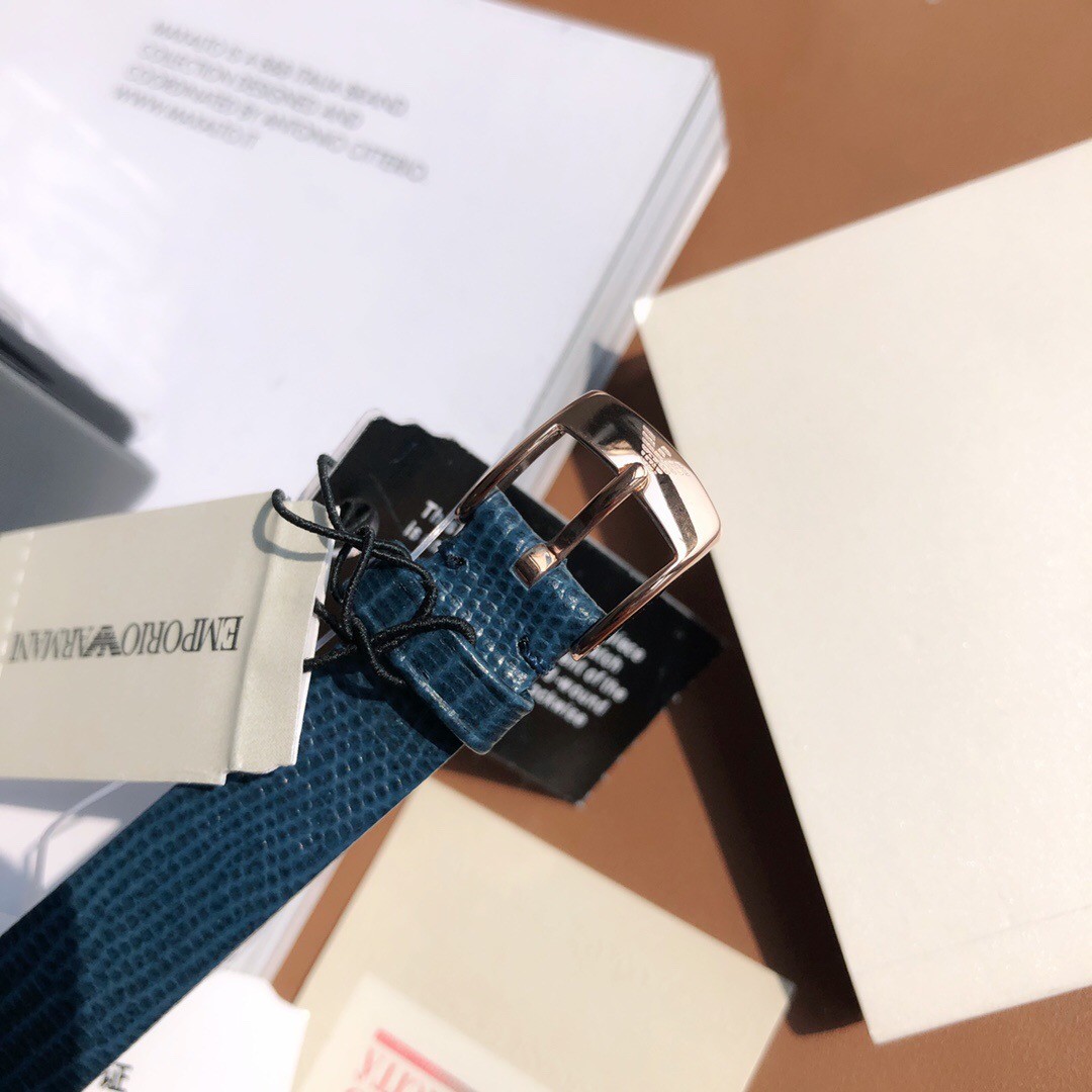 阿玛尼Armani手表官方正品授权 全国联保 支持专柜验货 阿玛尼（Armani）全自动机械女表，AR60020，经典简约意式风情，又美又飒，机芯外露有透明之心的美称，透底后盖，精密机芯一览无余，真皮表带，矿物质水晶镜面，表径~34mm
