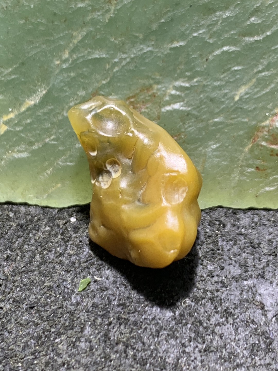 精美戈壁筋脉石小原石一颗