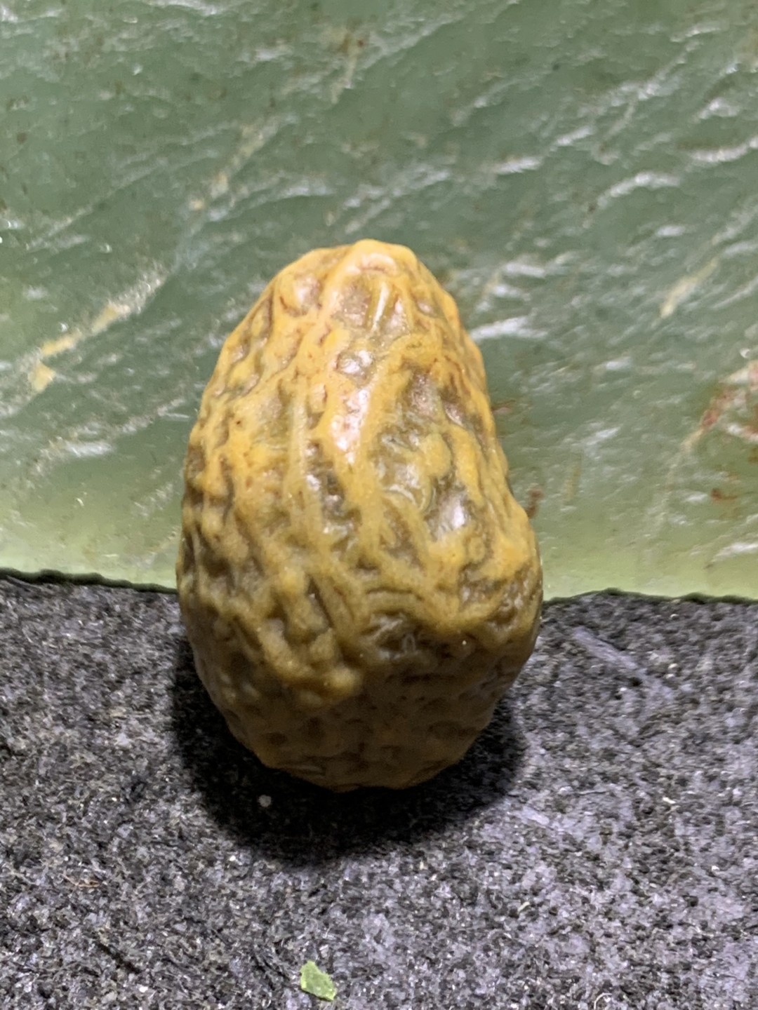 精美戈壁筋脉石小原石一颗，