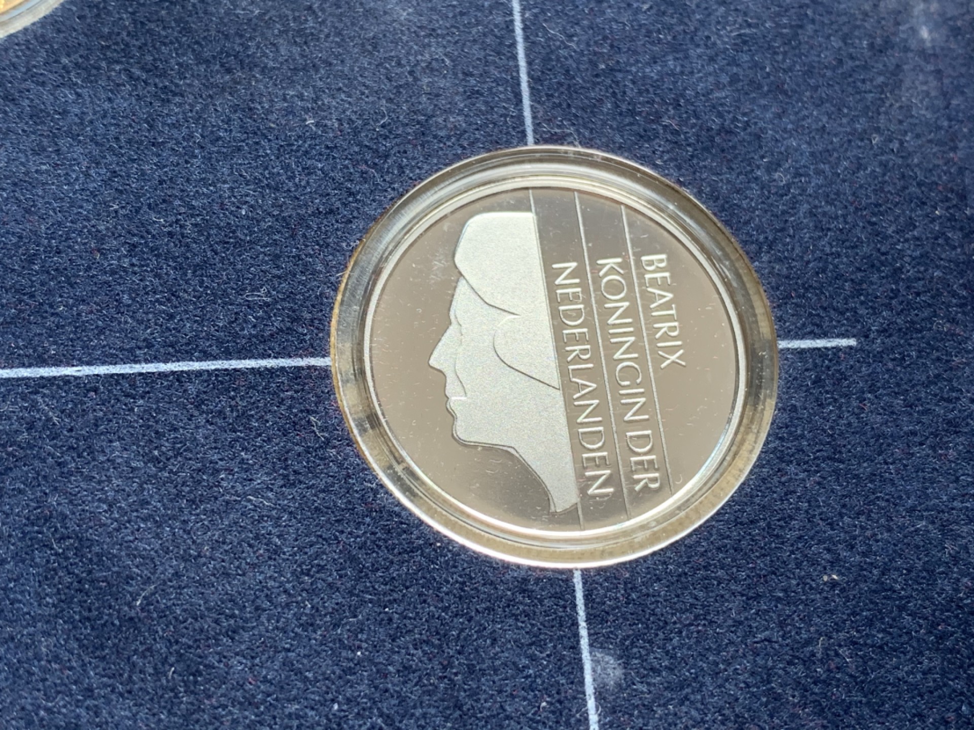 《竞宝斋》第66场-本周日，周一2场连拍（全场不限金额包邮） PROOF 荷兰 1994年 原装皮质精制套币 十分少见的荷兰造币厂保存完好 证书在 proof套币品相完美 镜面照人 高级感十足