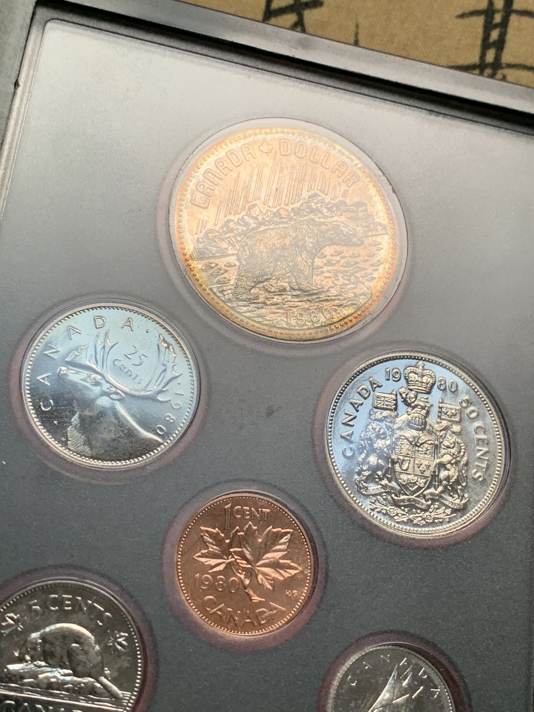 《竞宝斋》第66场-本周日，周一2场连拍（全场不限金额包邮） 原装 加拿大1980年 北极熊 七枚套 精制币 其中最大的一元是银币