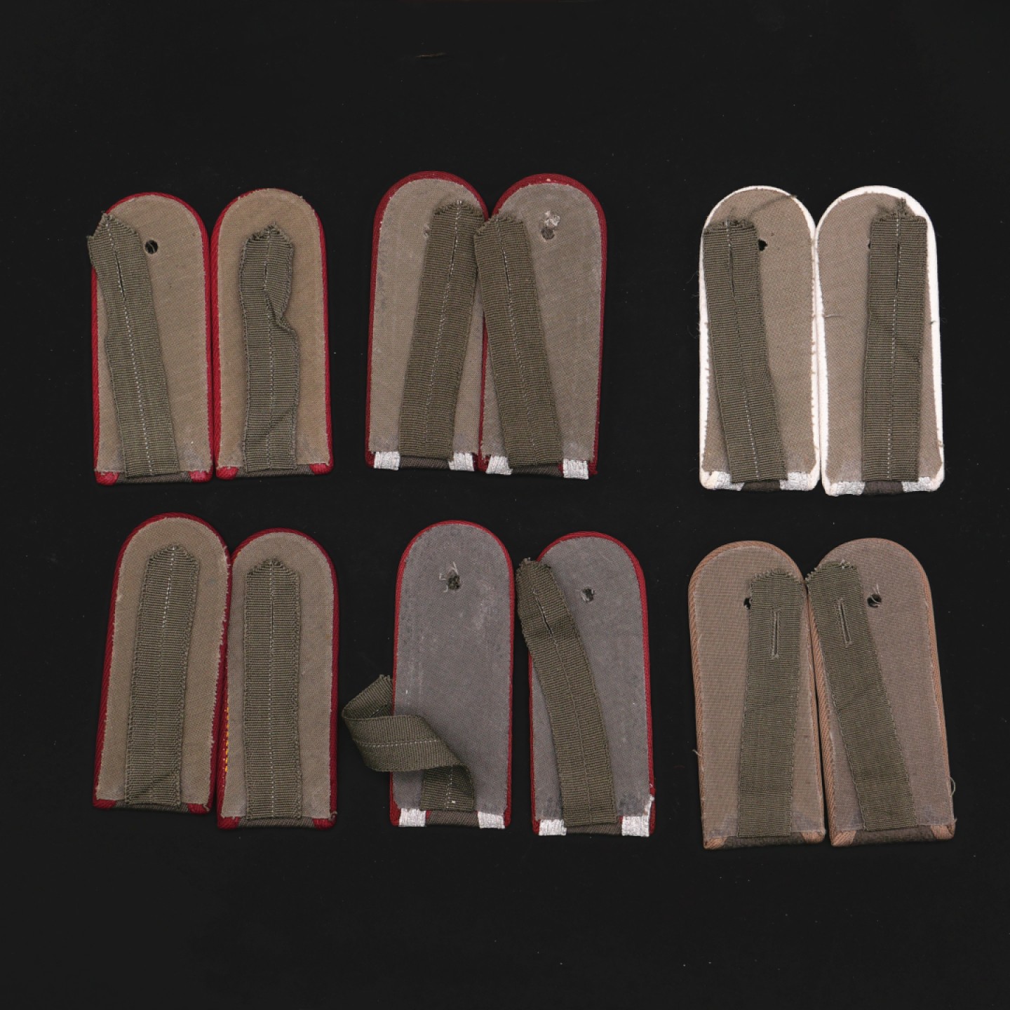 勋章奖章交易所6月25日拍卖 东德肩章第3组