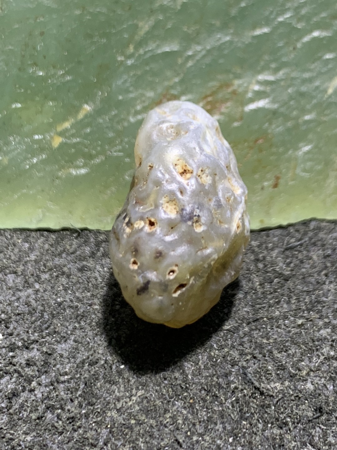 精美戈壁筋脉石小原石一颗