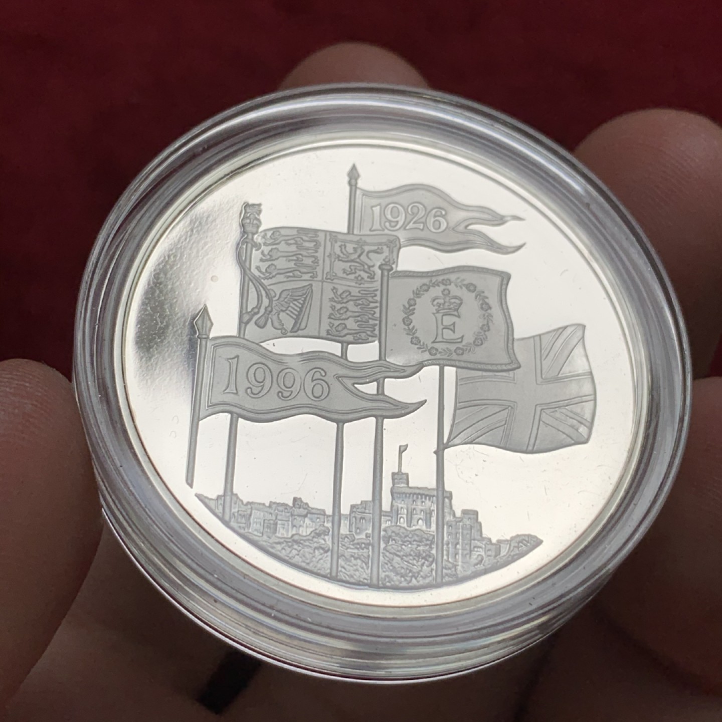 《竞宝斋》第66场-本周日，周一2场连拍（全场不限金额包邮） PL镜面 带原证书 1996年 5英镑 伊丽莎白二世70大寿 纪念精制银币 高分品相