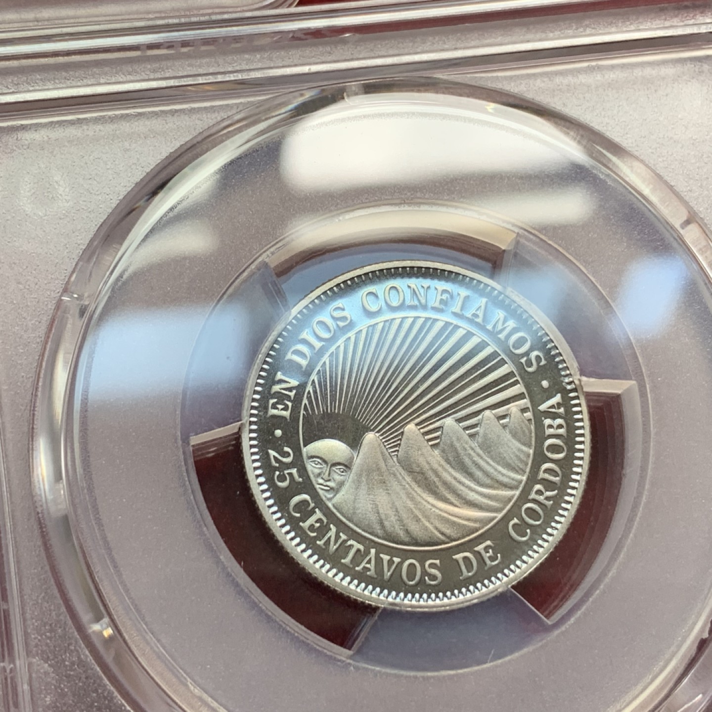 《竞宝斋》第66场-本周日，周一2场连拍（全场不限金额包邮） PCGS-PR67-68DCAM 尼加拉瓜 1972年 精制套币5枚 极高分 顶级品相！原盒和2张证书齐全 钱币表面有淡彩 美洲钱币经典的太阳脸和山峰