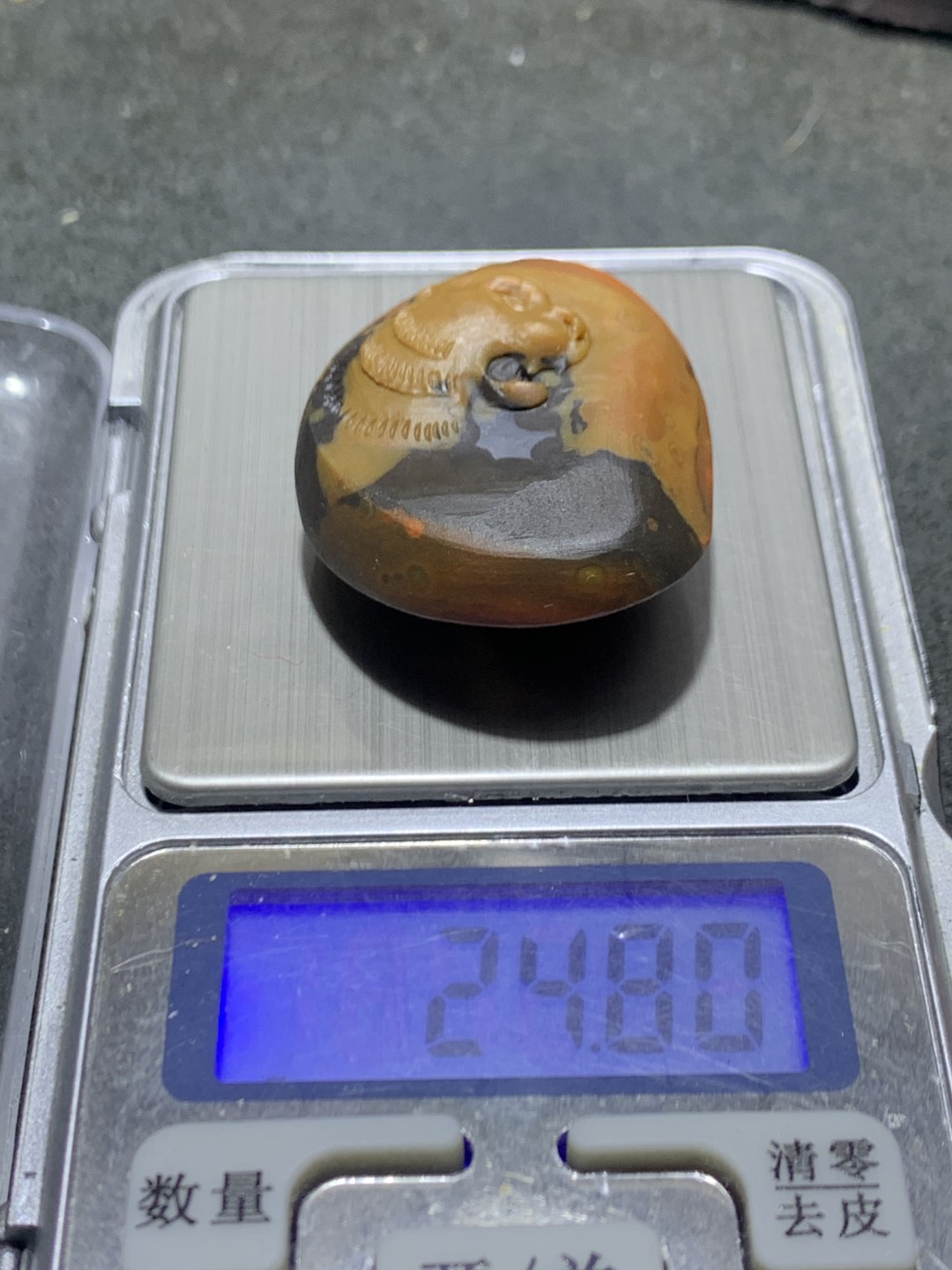 精美亚光战国红玛瑙雕刻猛虎吊坠一个，