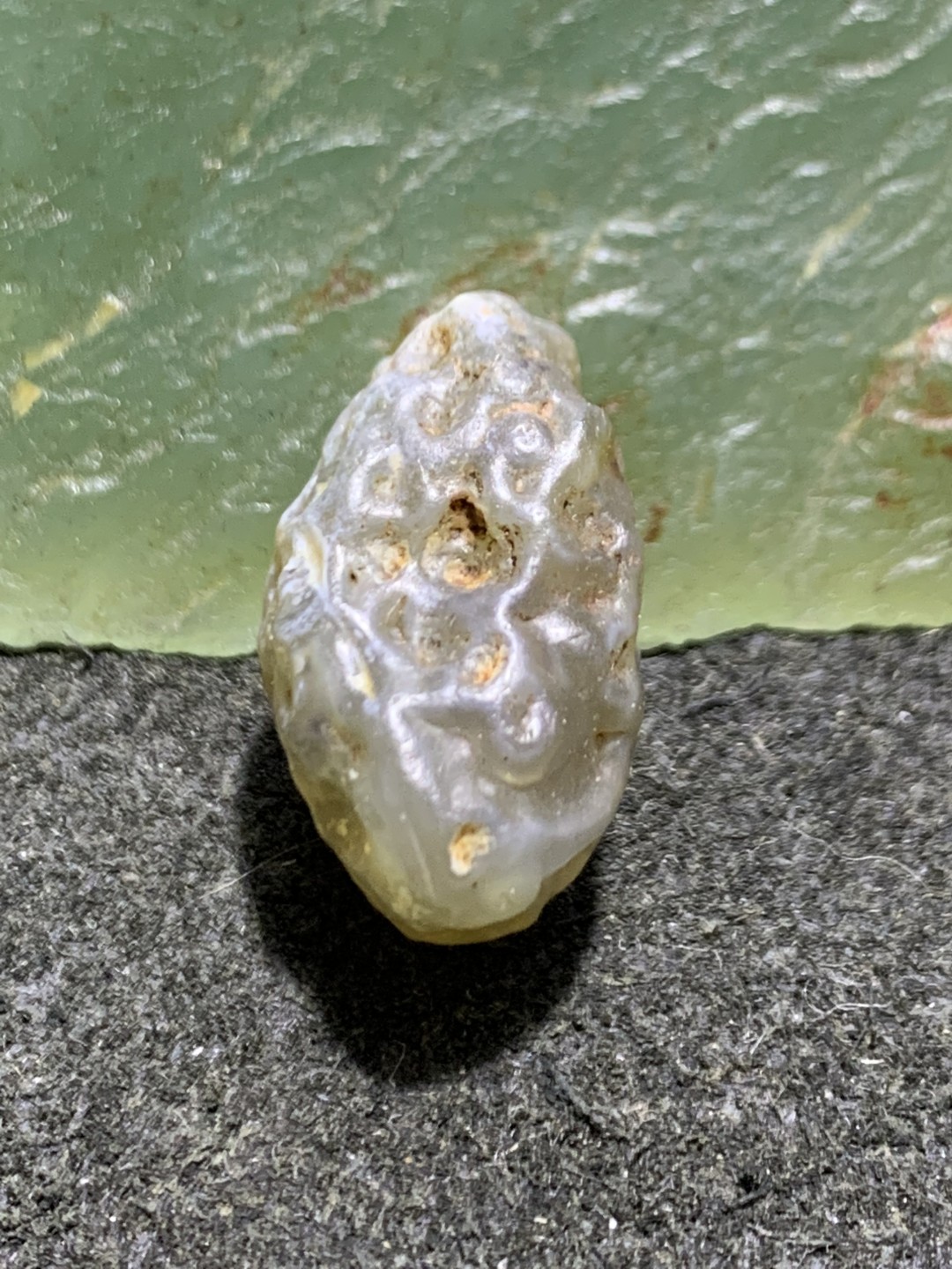 精美戈壁筋脉石小原石一颗