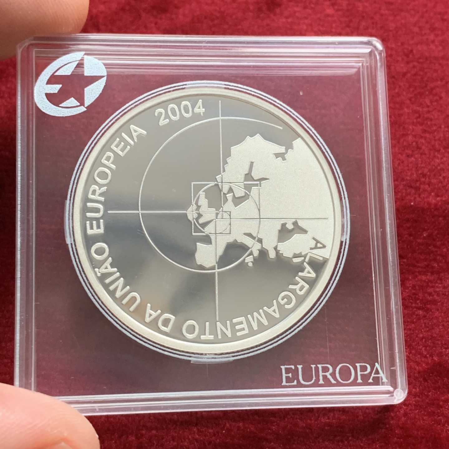 《竞宝斋》第66场-本周日，周一2场连拍（全场不限金额包邮） 2004年葡萄牙欧洲之星欧盟东扩 银币 原装水晶盒