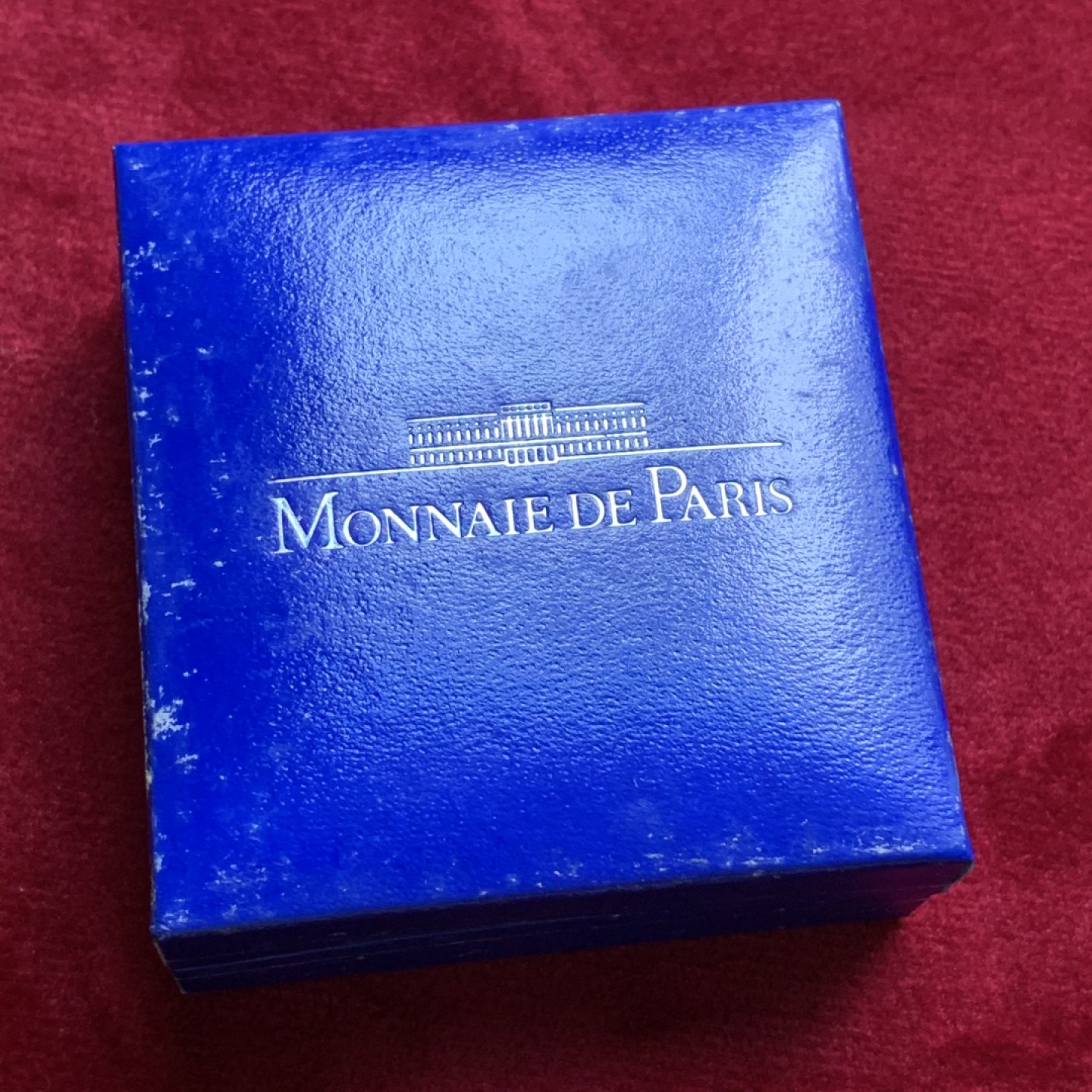 《竞宝斋》第66场-本周日，周一2场连拍（全场不限金额包邮） 1995年法国 银币电影百年著名电影演员 罗密施耐德原盒证 品如图