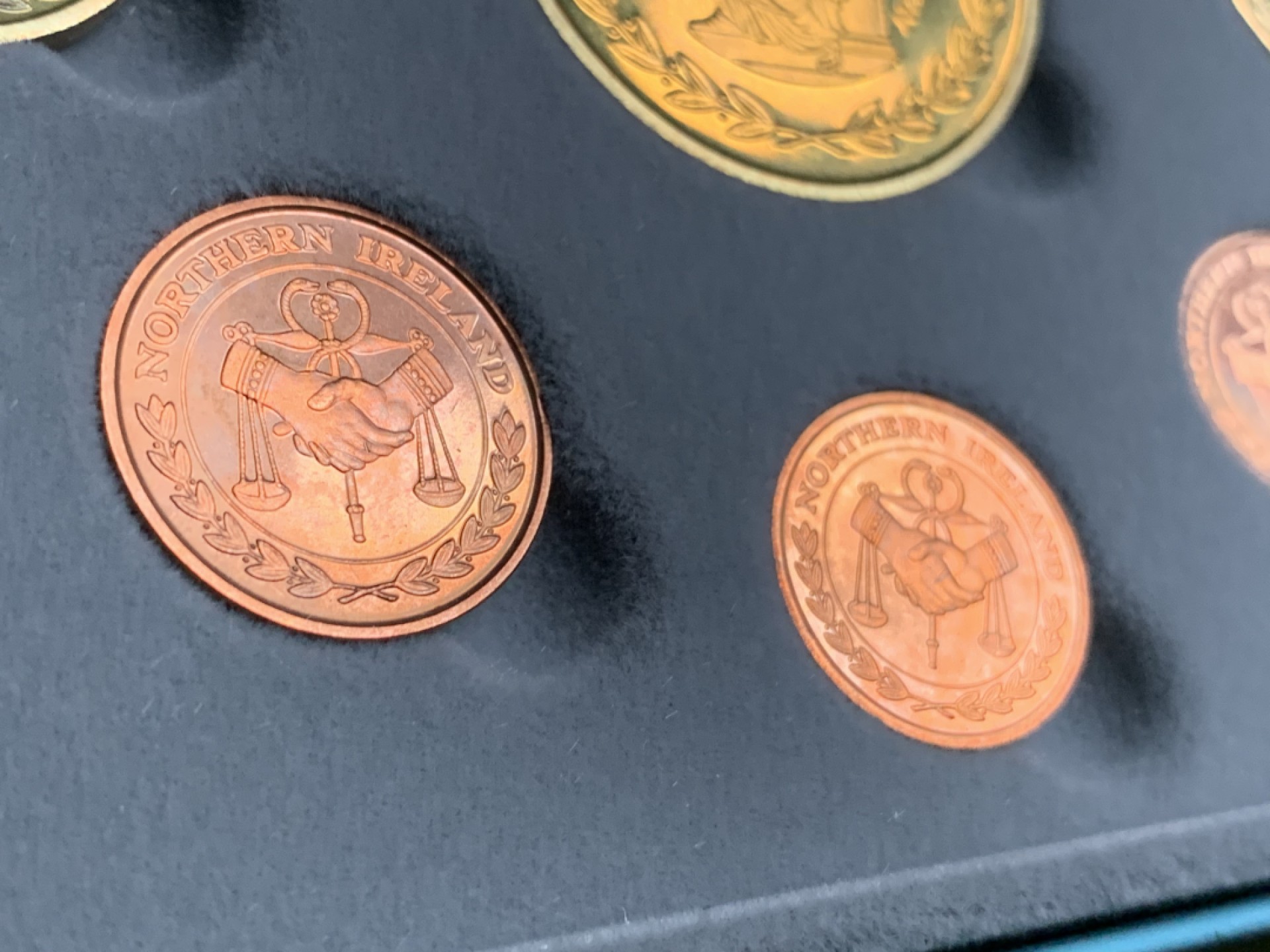 《竞宝斋》第66场-本周日，周一2场连拍（全场不限金额包邮） 原盒证书北爱尔兰 2005年 ESSAI厂 九枚套 1分到5欧元 试铸样币 非常少见