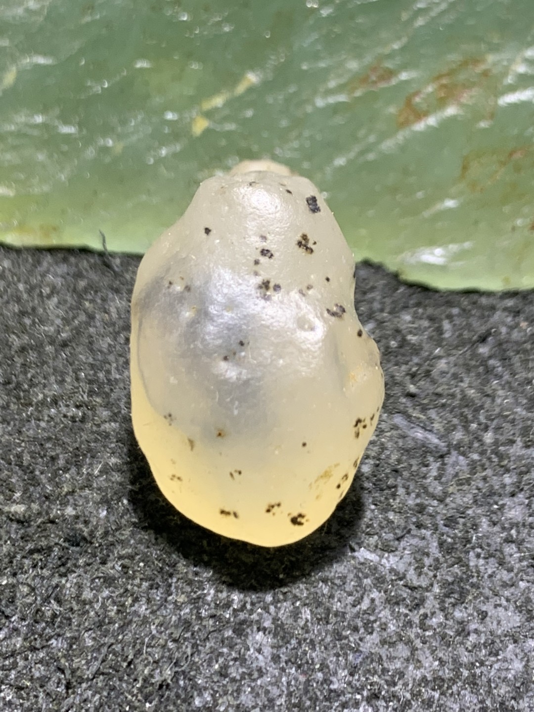 放福利！精美天然戈壁黑糖心玛瑙小原石一颗，