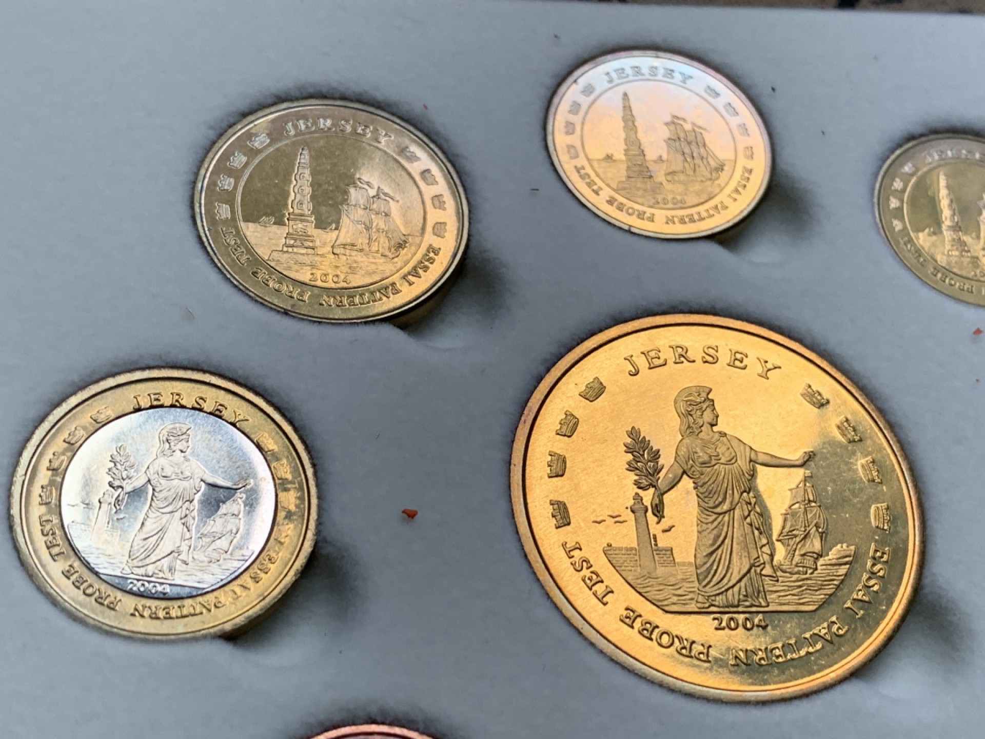 《竞宝斋》第66场-本周日，周一2场连拍（全场不限金额包邮） 原盒证书 泽西岛 2004年 九枚套 1分到5欧元 试铸样币 非常少见