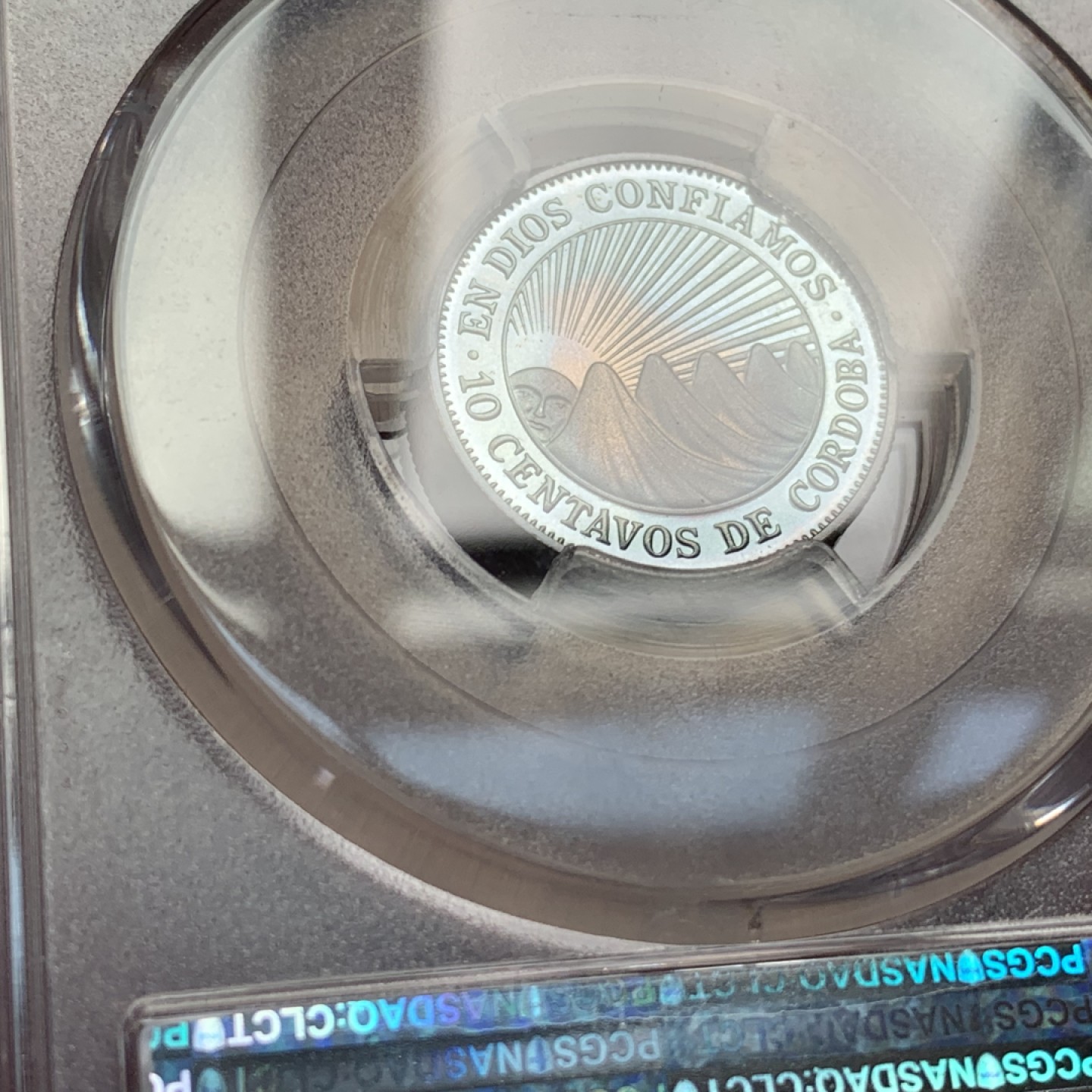 《竞宝斋》第66场-本周日，周一2场连拍（全场不限金额包邮） PCGS-PR67-68DCAM 尼加拉瓜 1972年 精制套币5枚 极高分 顶级品相！原盒和2张证书齐全 钱币表面有淡彩 美洲钱币经典的太阳脸和山峰