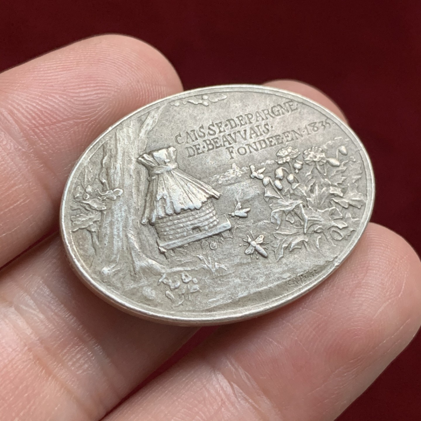 《竞宝斋》第66场-本周日，周一2场连拍（全场不限金额包邮） 原味好品 法国1835年椭圆形 银章 20克重 正面田园风光 背面城市景观   属实难觅