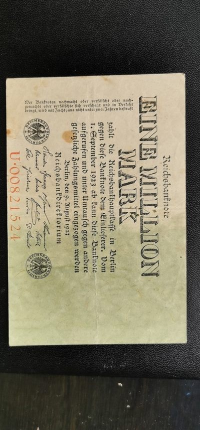 综合藏品场.喜欢出价就得！无套路无托.诚信惠友交友！自动快拍. 德国纸钞一枚.直径12*8厘米.品相8品.U00821524