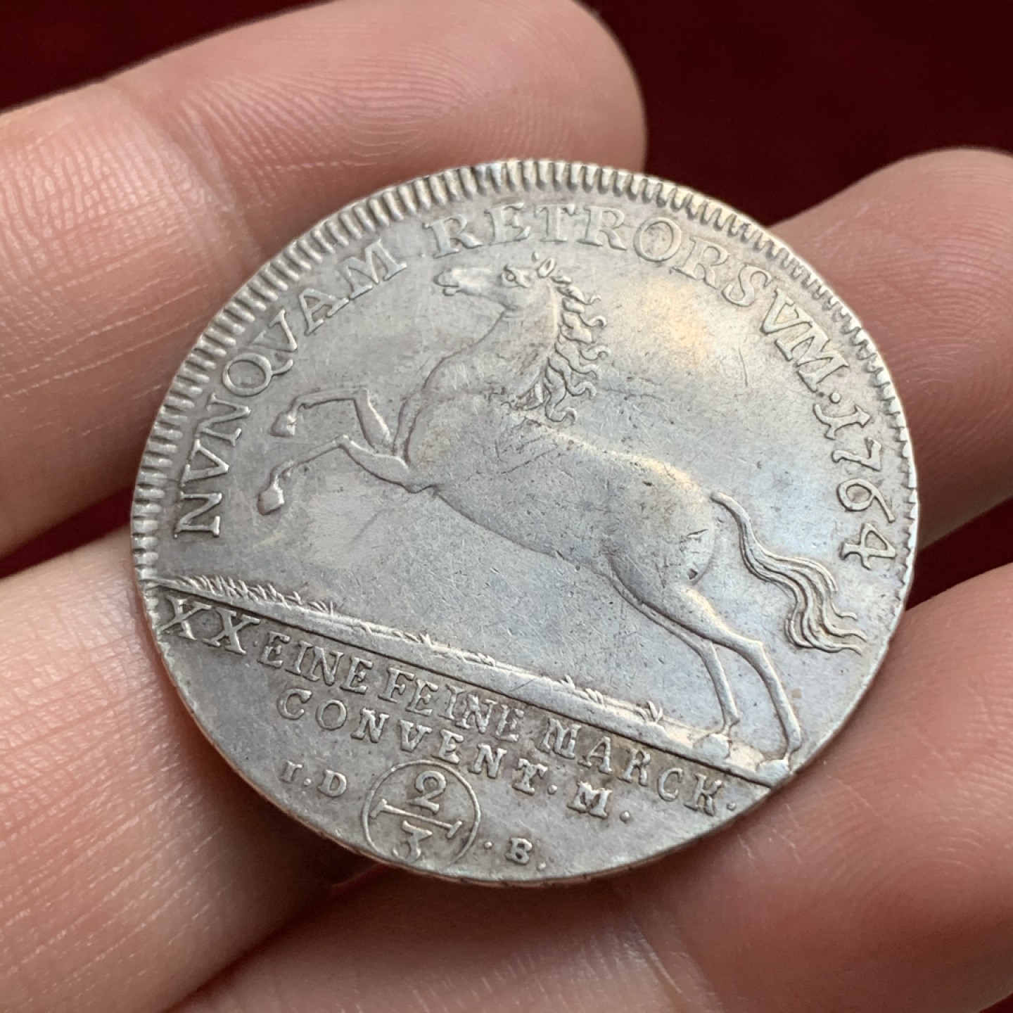 《竞宝斋》第66场-本周日，周一2场连拍（全场不限金额包邮） 不伦瑞克戎装飞马2/3泰勒，1764年，设计精美，花边边齿，年代久远