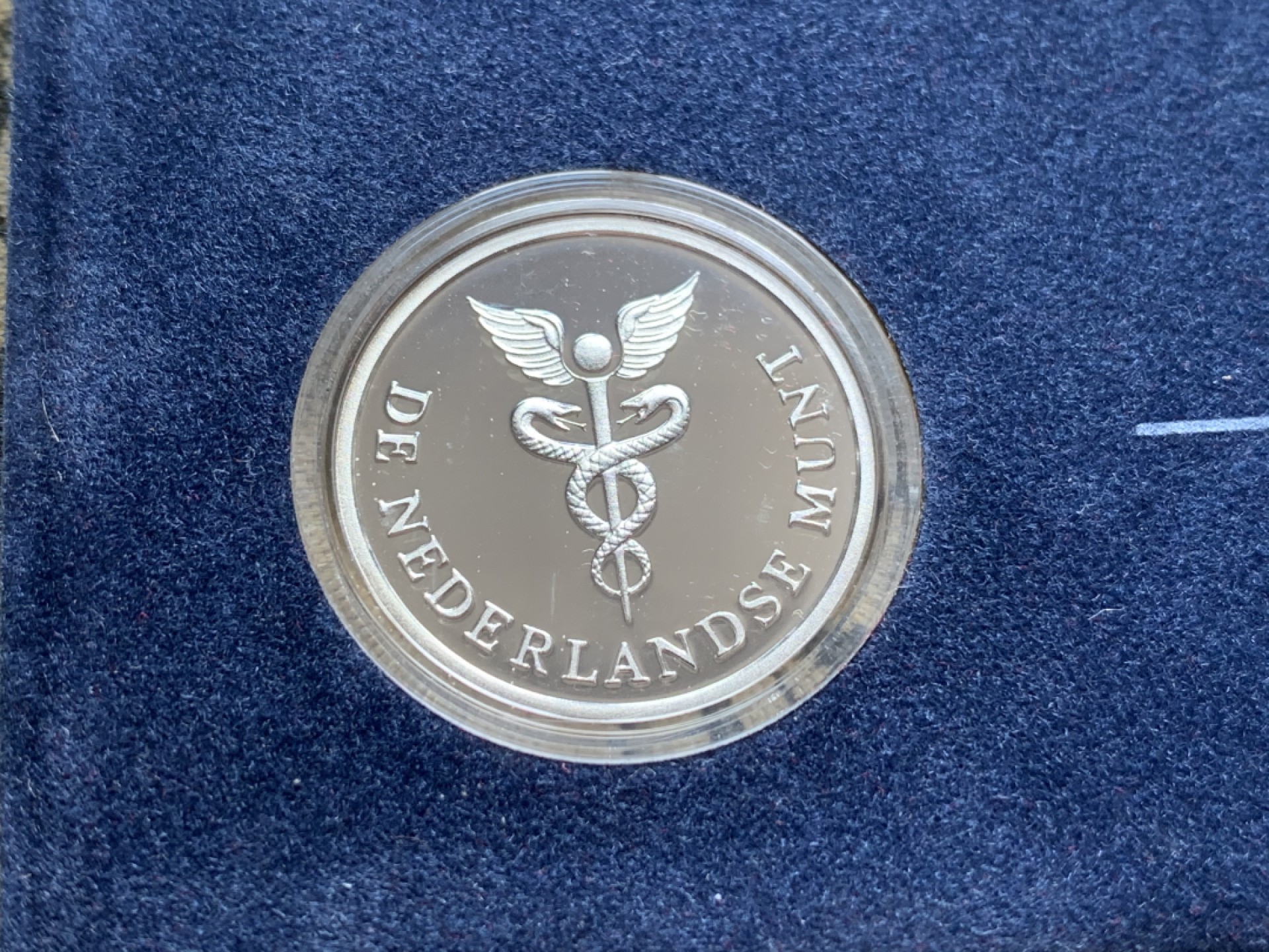 《竞宝斋》第66场-本周日，周一2场连拍（全场不限金额包邮） PROOF 荷兰 1994年 原装皮质精制套币 十分少见的荷兰造币厂保存完好 证书在 proof套币品相完美 镜面照人 高级感十足