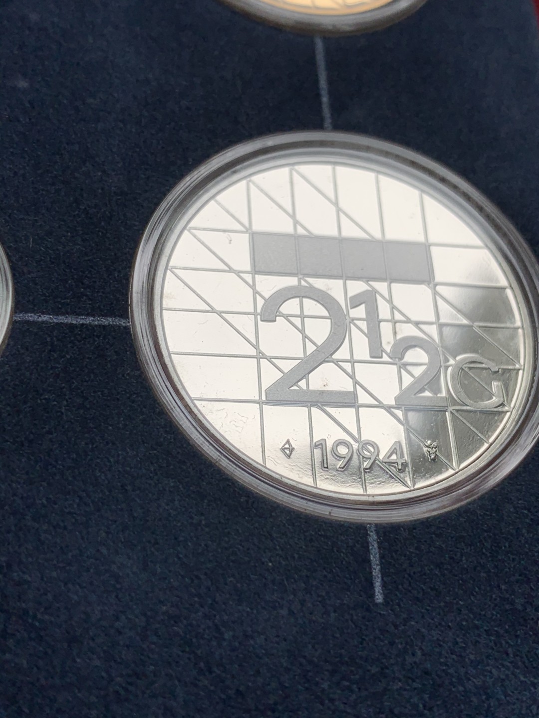 《竞宝斋》第66场-本周日，周一2场连拍（全场不限金额包邮） PROOF 荷兰 1994年 原装皮质精制套币 十分少见的荷兰造币厂保存完好 证书在 proof套币品相完美 镜面照人 高级感十足