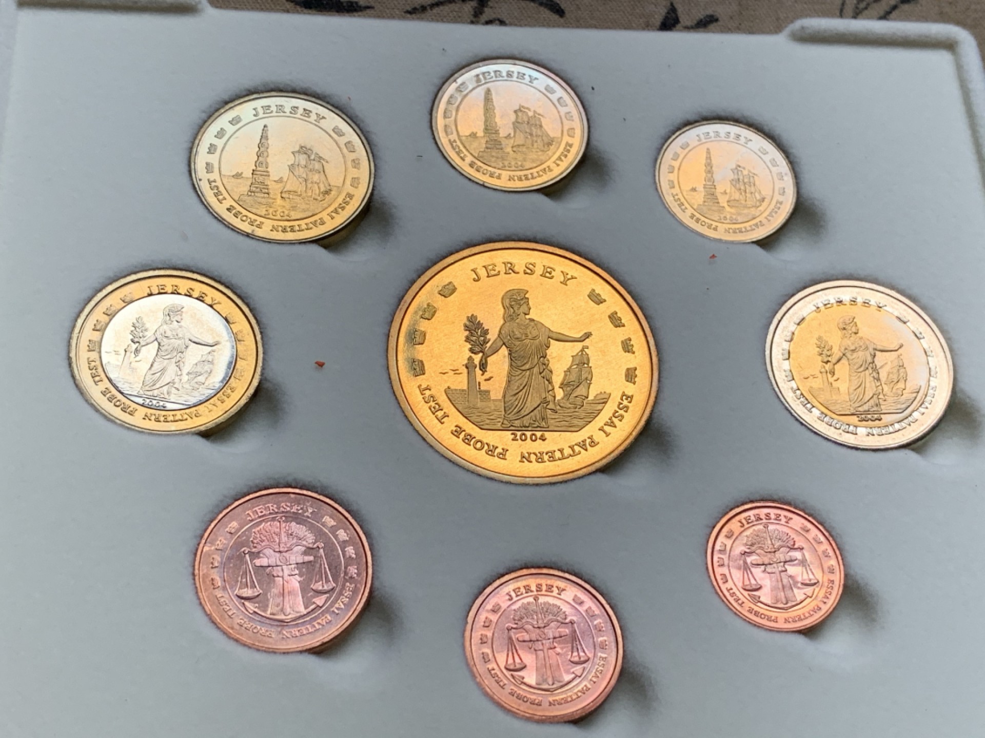 《竞宝斋》第66场-本周日，周一2场连拍（全场不限金额包邮） 原盒证书 泽西岛 2004年 九枚套 1分到5欧元 试铸样币 非常少见