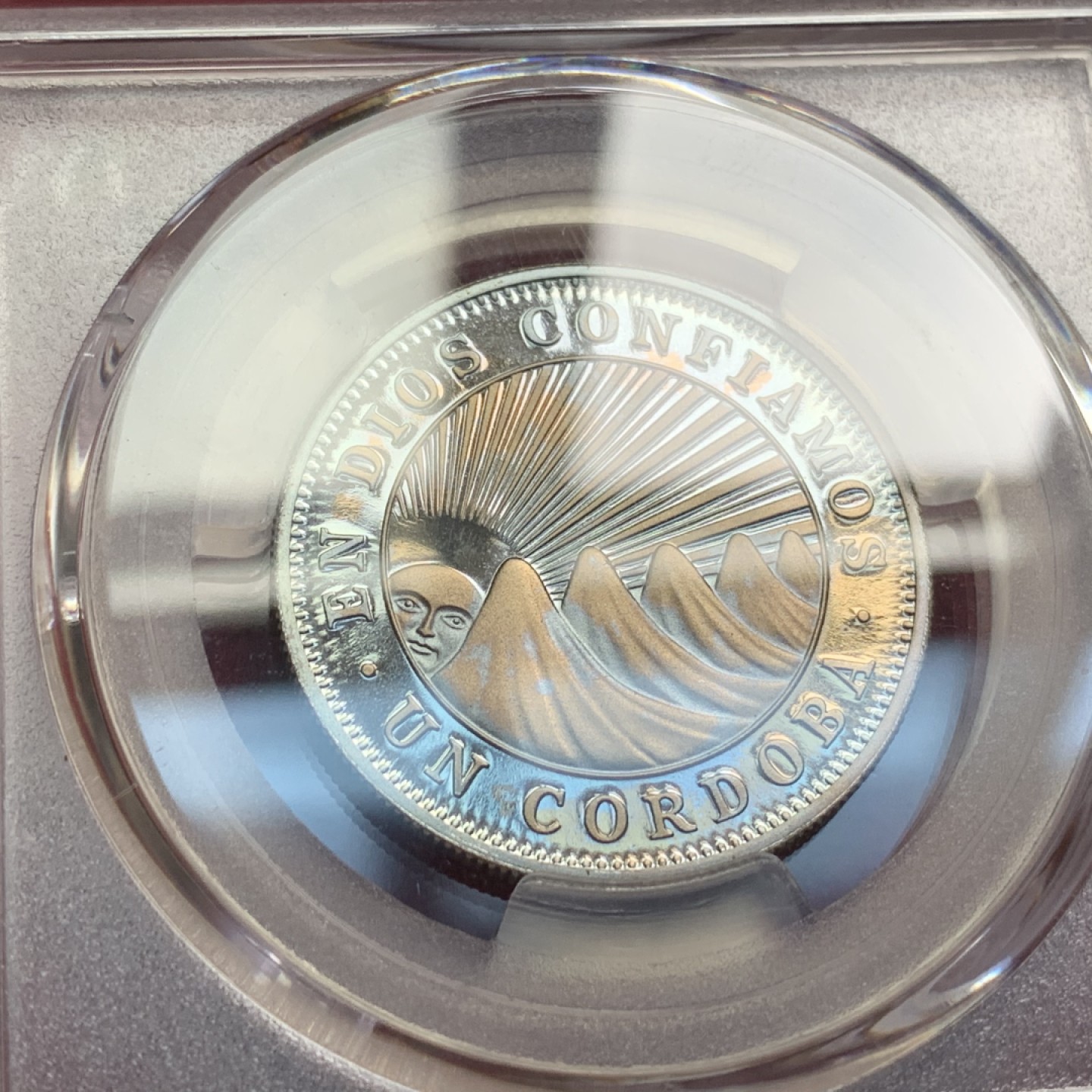 《竞宝斋》第66场-本周日，周一2场连拍（全场不限金额包邮） PCGS-PR67-68DCAM 尼加拉瓜 1972年 精制套币5枚 极高分 顶级品相！原盒和2张证书齐全 钱币表面有淡彩 美洲钱币经典的太阳脸和山峰