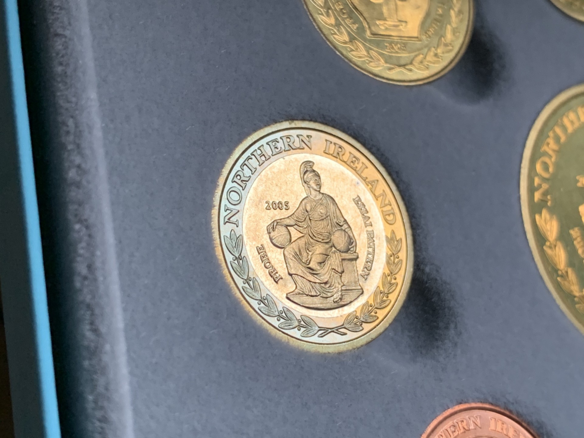 《竞宝斋》第66场-本周日，周一2场连拍（全场不限金额包邮） 原盒证书北爱尔兰 2005年 ESSAI厂 九枚套 1分到5欧元 试铸样币 非常少见