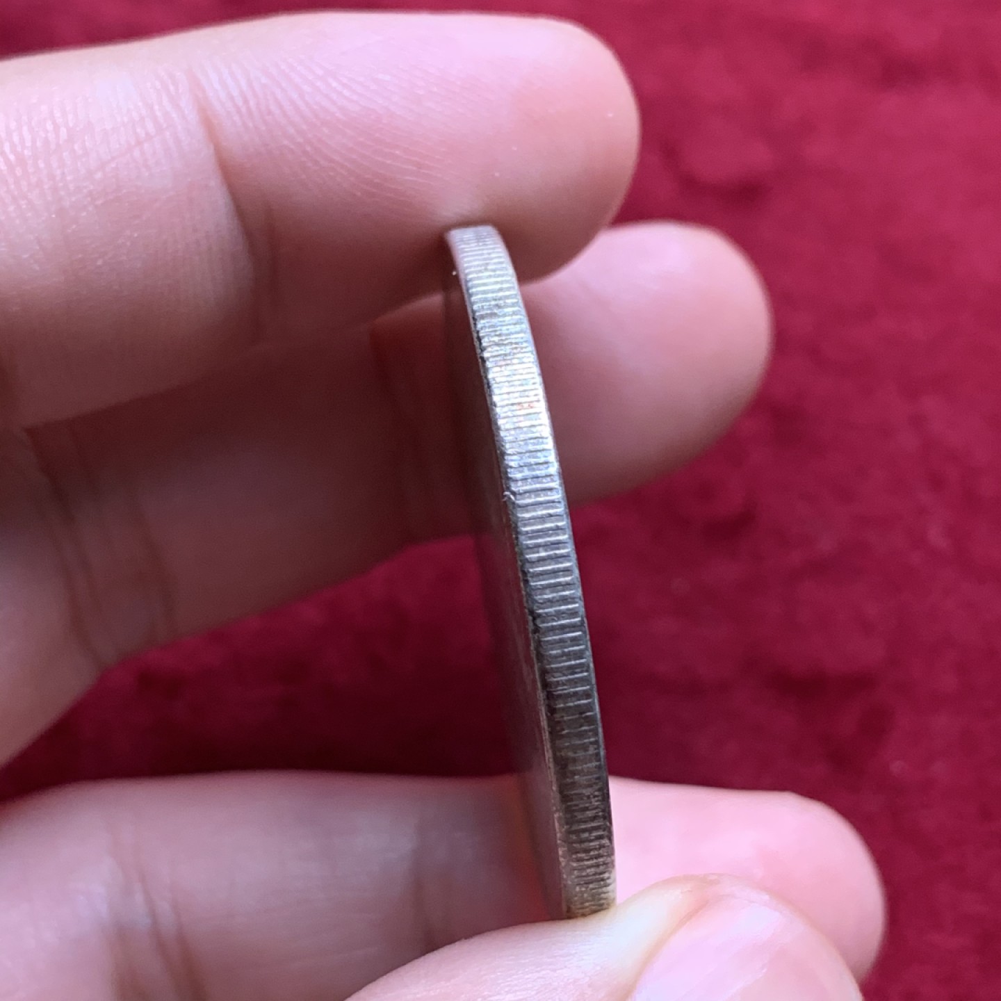 《竞宝斋》第66场-本周日，周一2场连拍（全场不限金额包邮） 美国 1922年 1美元 和平银币  背面已经有淡淡的彩开始生成 底板有光 品相非常哇塞