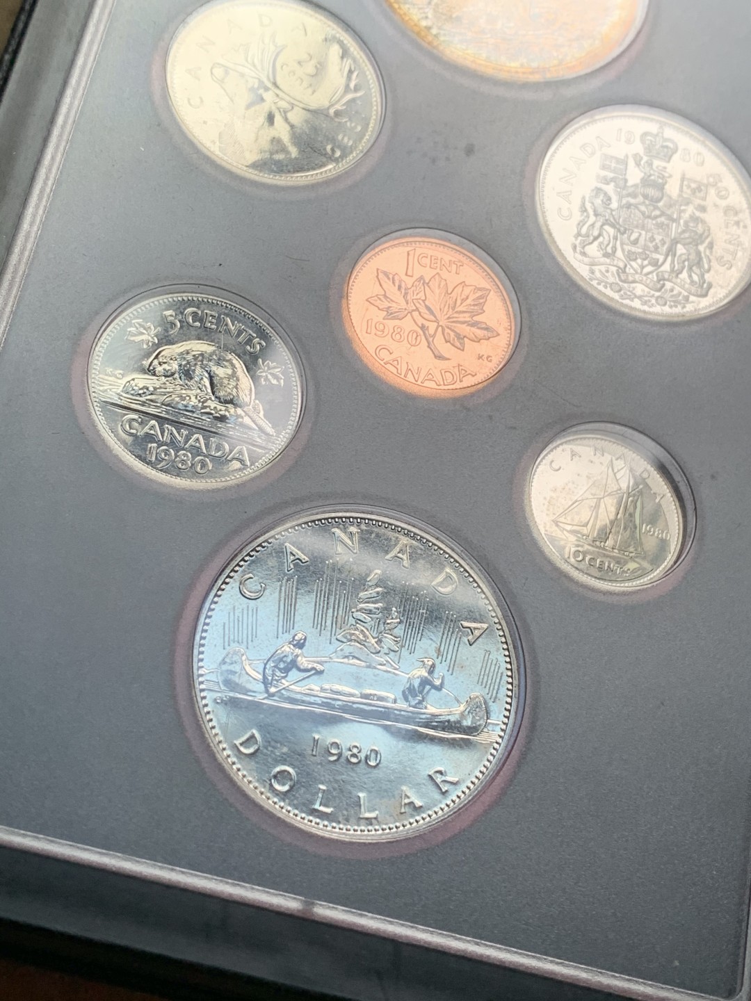 《竞宝斋》第66场-本周日，周一2场连拍（全场不限金额包邮） 原装 加拿大1980年 北极熊 七枚套 精制币 其中最大的一元是银币