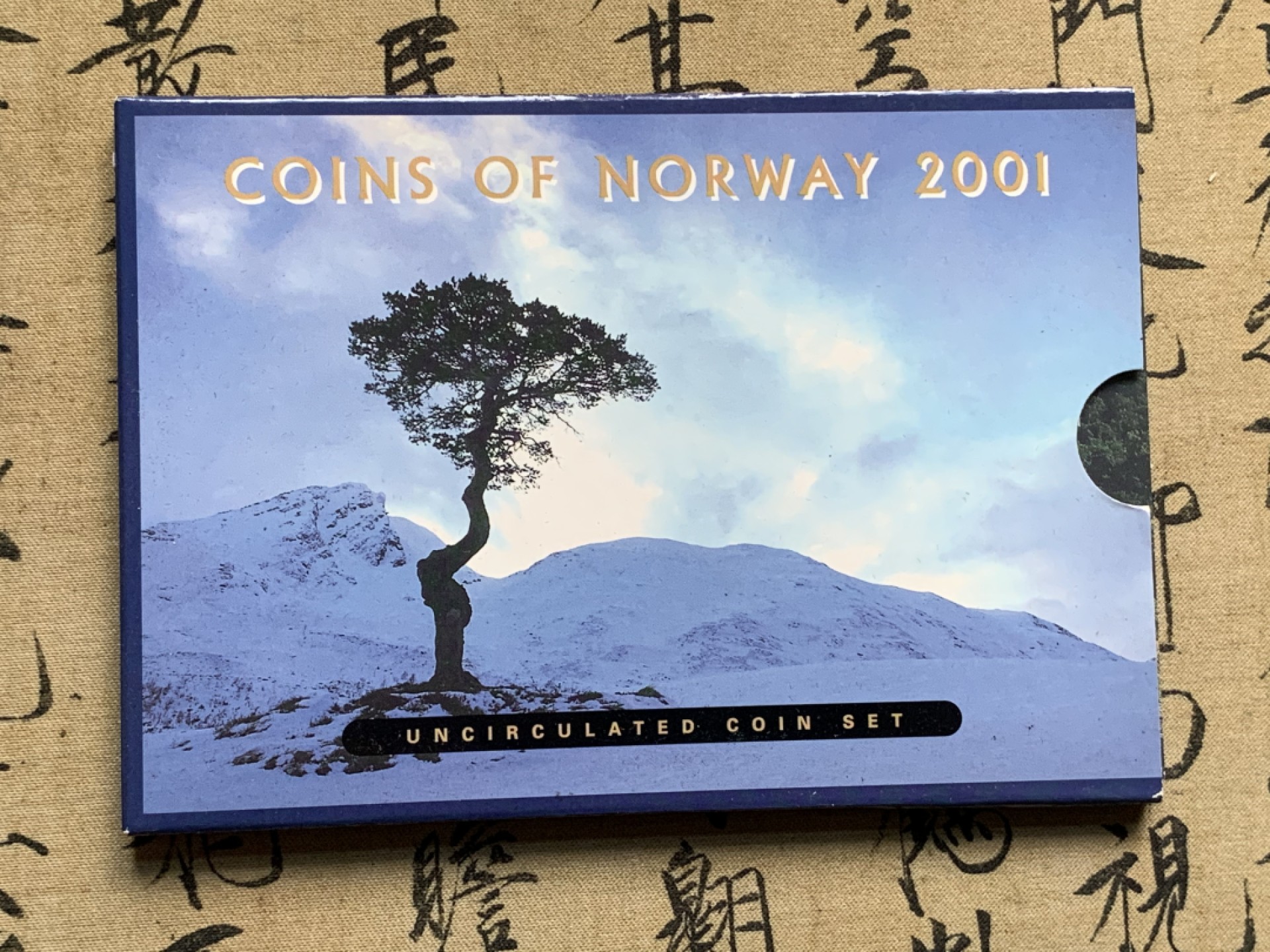 《竞宝斋》第66场-本周日，周一2场连拍（全场不限金额包邮） 卡装 挪威 2001年 哈拉尔五世 五枚装 套币 好品相