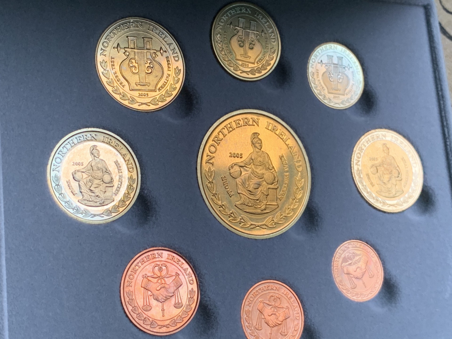 《竞宝斋》第66场-本周日，周一2场连拍（全场不限金额包邮） 原盒证书北爱尔兰 2005年 ESSAI厂 九枚套 1分到5欧元 试铸样币 非常少见