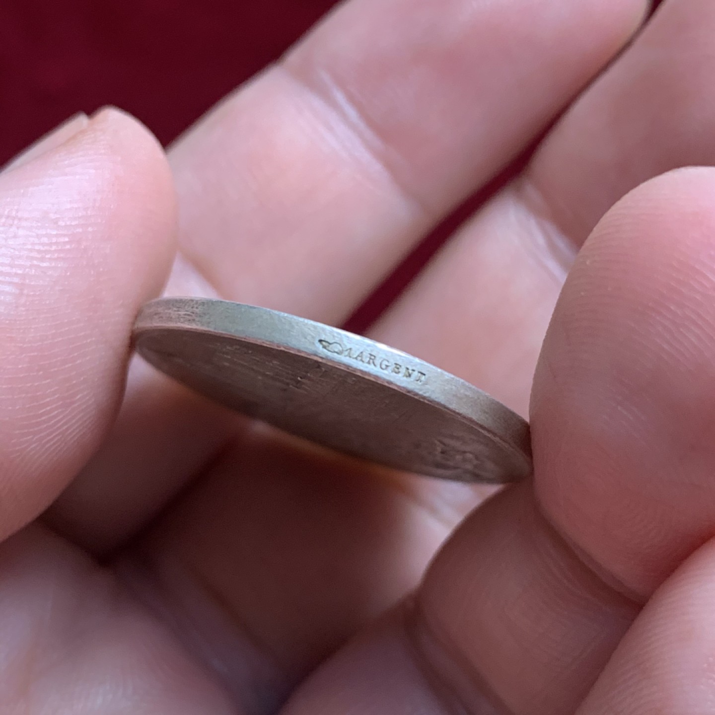 《竞宝斋》第66场-本周日，周一2场连拍（全场不限金额包邮） 原味好品 法国1835年椭圆形 银章 20克重 正面田园风光 背面城市景观   属实难觅