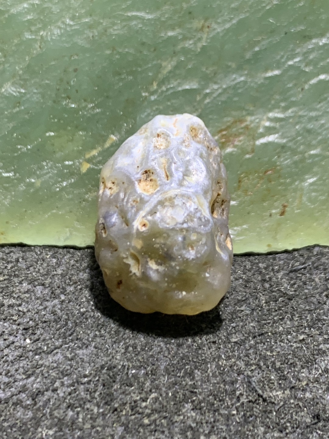 精美戈壁筋脉石小原石一颗