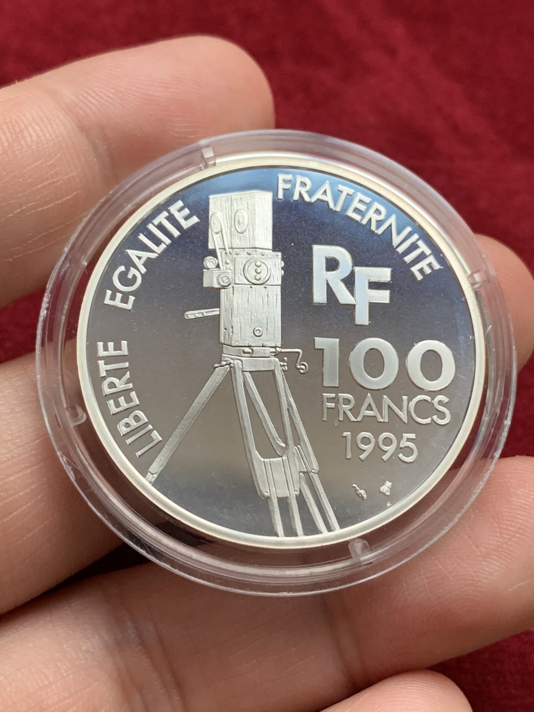 《竞宝斋》第66场-本周日，周一2场连拍（全场不限金额包邮） 1995年法国 银币电影百年著名电影演员 罗密施耐德原盒证 品如图