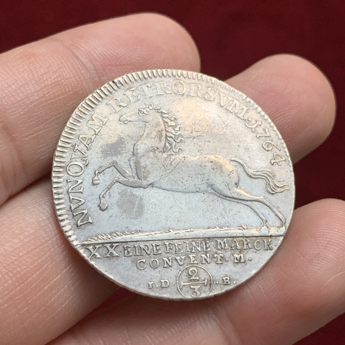 《竞宝斋》第66场-本周日，周一2场连拍（全场不限金额包邮） 不伦瑞克戎装飞马2/3泰勒，1764年，设计精美，花边边齿，年代久远