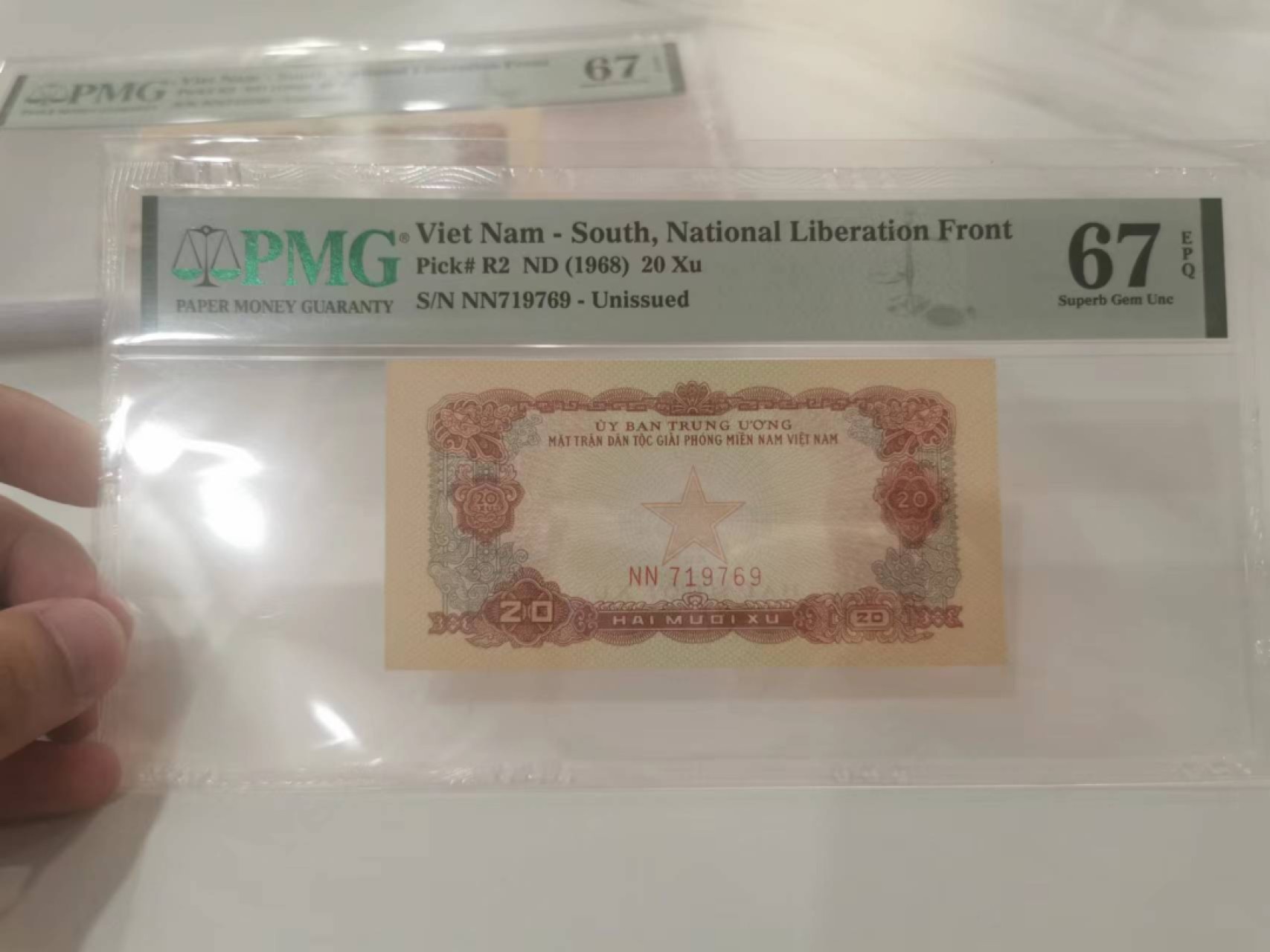 13.【鲸贝乐淘★道德经】“万物作而弗始，生而弗有，为而弗恃，功成而不居”号拍卖 【中国代印★越南🇻🇳】编号NN719769，1968年20Xu，未发行，PMG67E