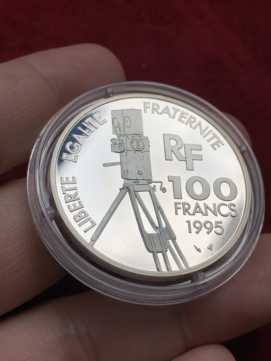 《竞宝斋》第66场-本周日，周一2场连拍（全场不限金额包邮） 1995年法国 银币电影百年著名电影演员 罗密施耐德原盒证 品如图