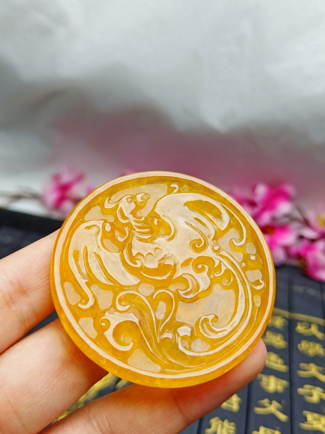 龙石种黄翡翠“龙凤呈祥”挂件，高浮雕，整料雕刻，双面雕工，磨砂面，水头超好，超级完美，重50克