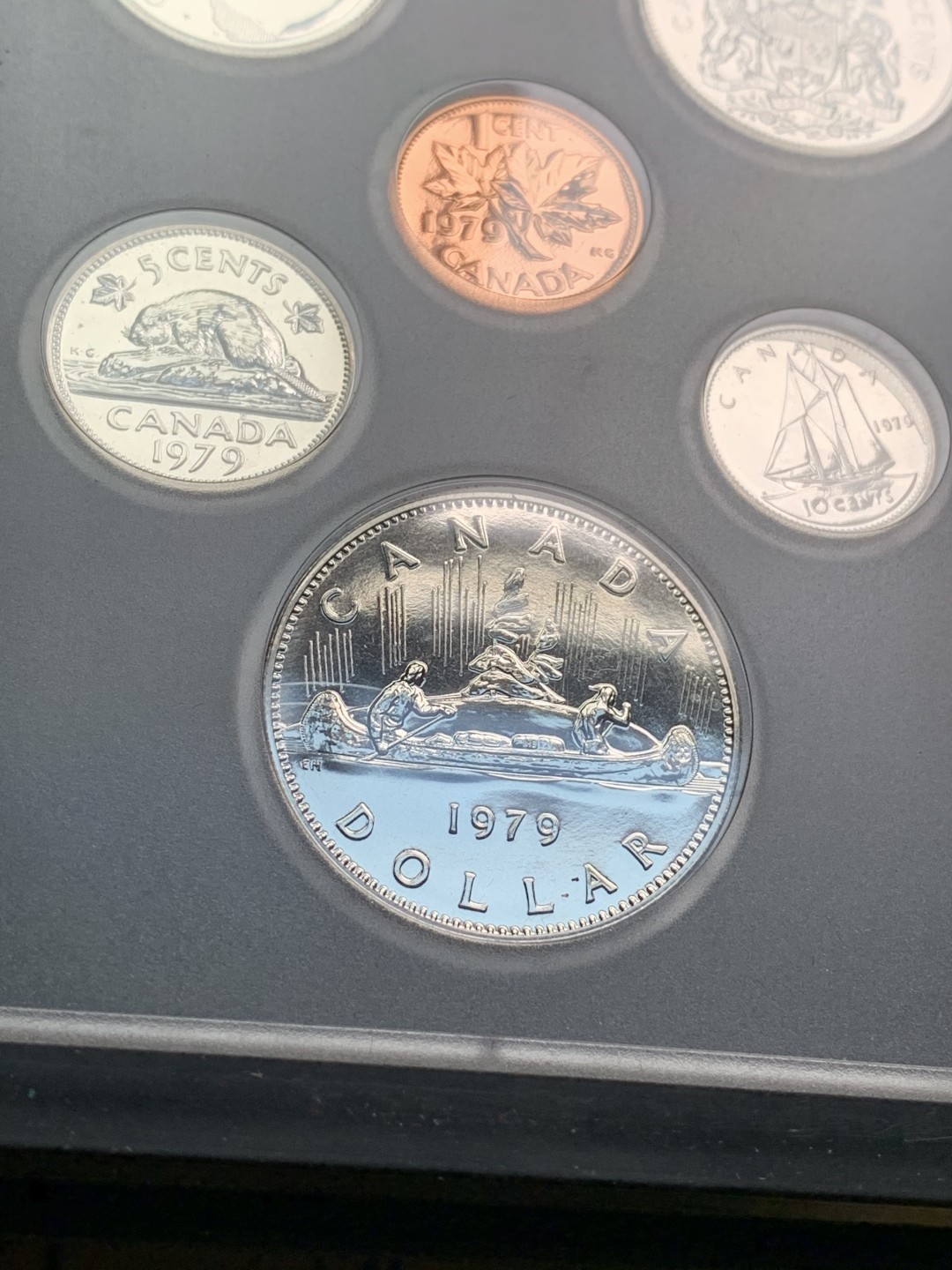 《竞宝斋》第66场-本周日，周一2场连拍（全场不限金额包邮） 原装 加拿大 1979年 格里芬号纪念 七枚套精制币 其中最大一枚是银币