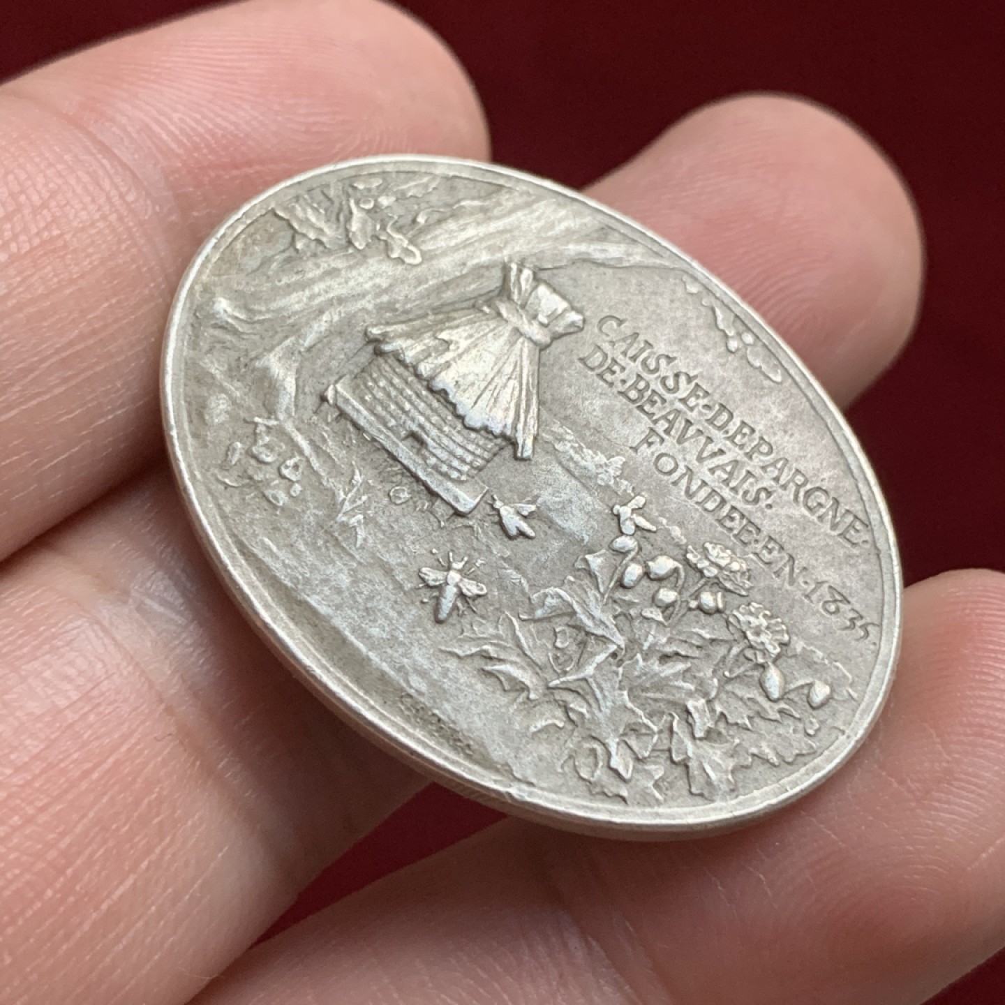 《竞宝斋》第66场-本周日，周一2场连拍（全场不限金额包邮） 原味好品 法国1835年椭圆形 银章 20克重 正面田园风光 背面城市景观   属实难觅