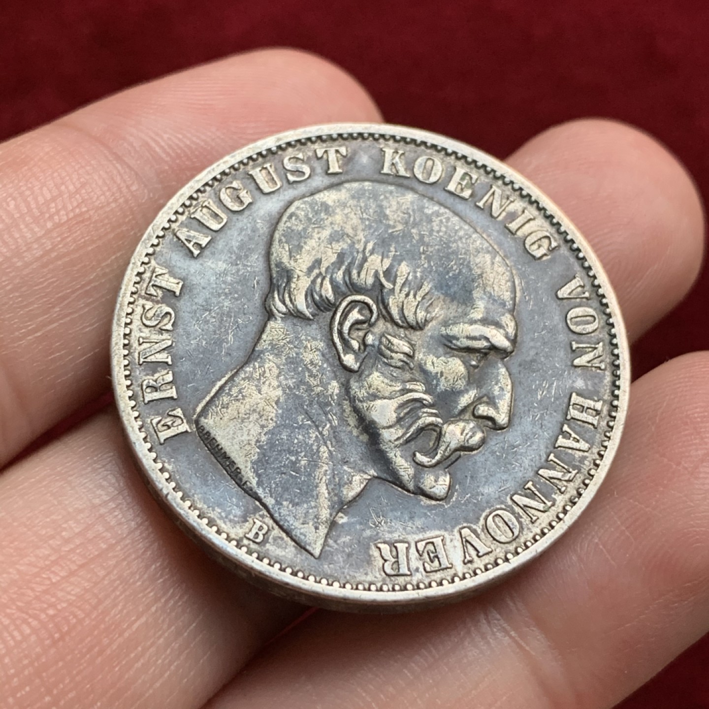 《竞宝斋》第66场-本周日，周一2场连拍（全场不限金额包邮） 德国汉诺威1851年盾徽大泰勒，早期22克泰勒，不多见，无磕无伤，黑色厚重包浆，边铭深打完整