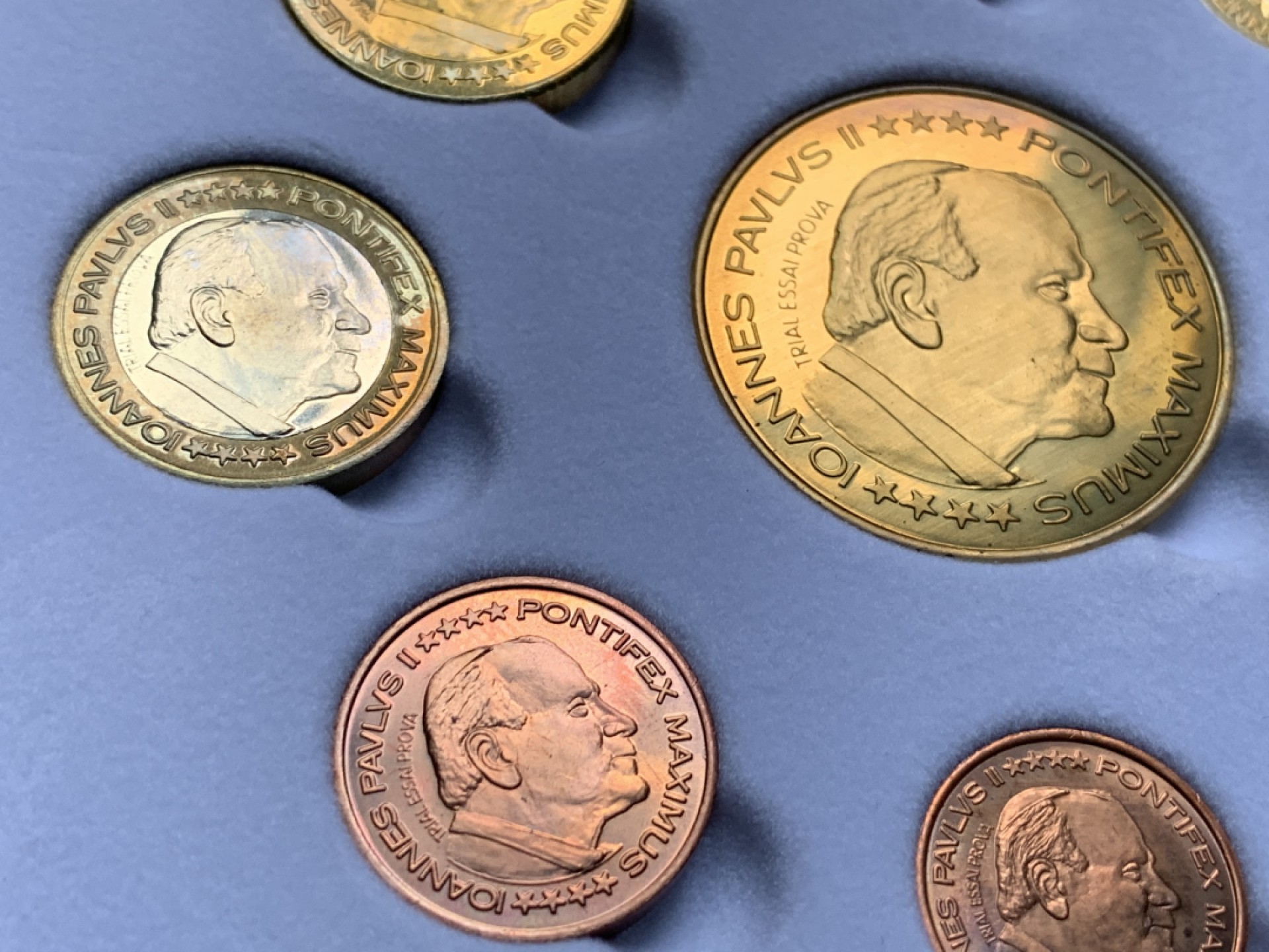 《竞宝斋》第66场-本周日，周一2场连拍（全场不限金额包邮） 原盒证书梵蒂冈 ESSAI厂 教皇保罗二世 九枚套 1分到5欧元 试铸样币 非常少见