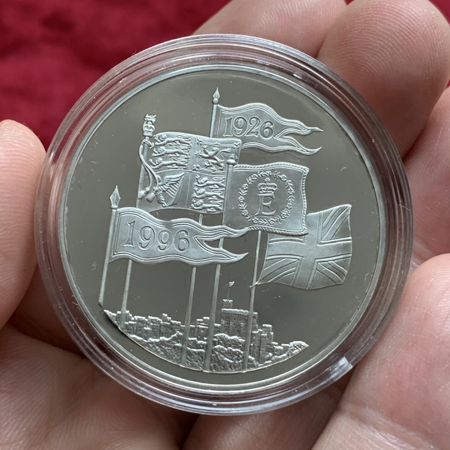 《竞宝斋》第66场-本周日，周一2场连拍（全场不限金额包邮） PL镜面 带原证书 1996年 5英镑 伊丽莎白二世70大寿 纪念精制银币 高分品相