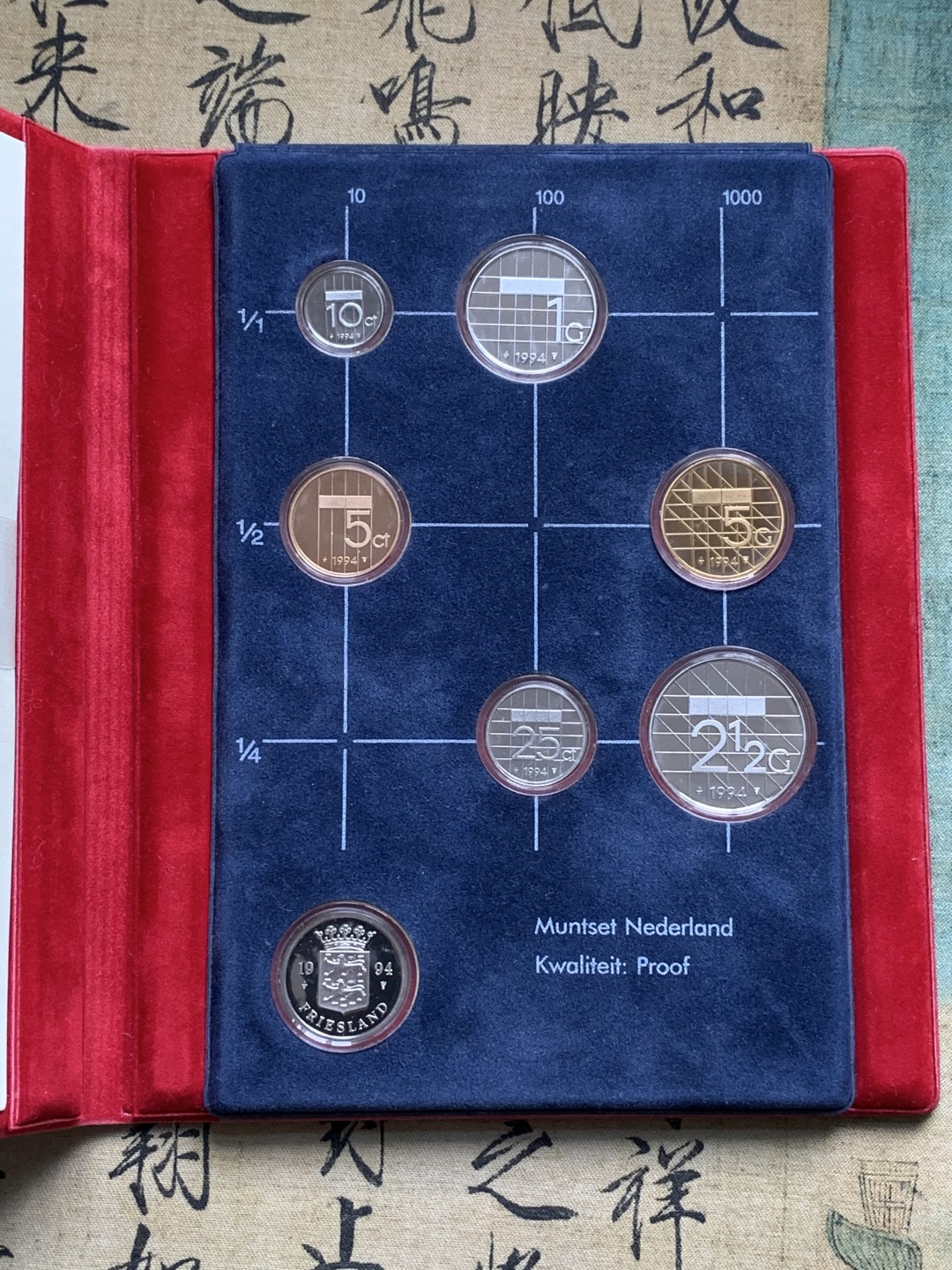 《竞宝斋》第66场-本周日，周一2场连拍（全场不限金额包邮） PROOF 荷兰 1994年 原装皮质精制套币 十分少见的荷兰造币厂保存完好 证书在 proof套币品相完美 镜面照人 高级感十足